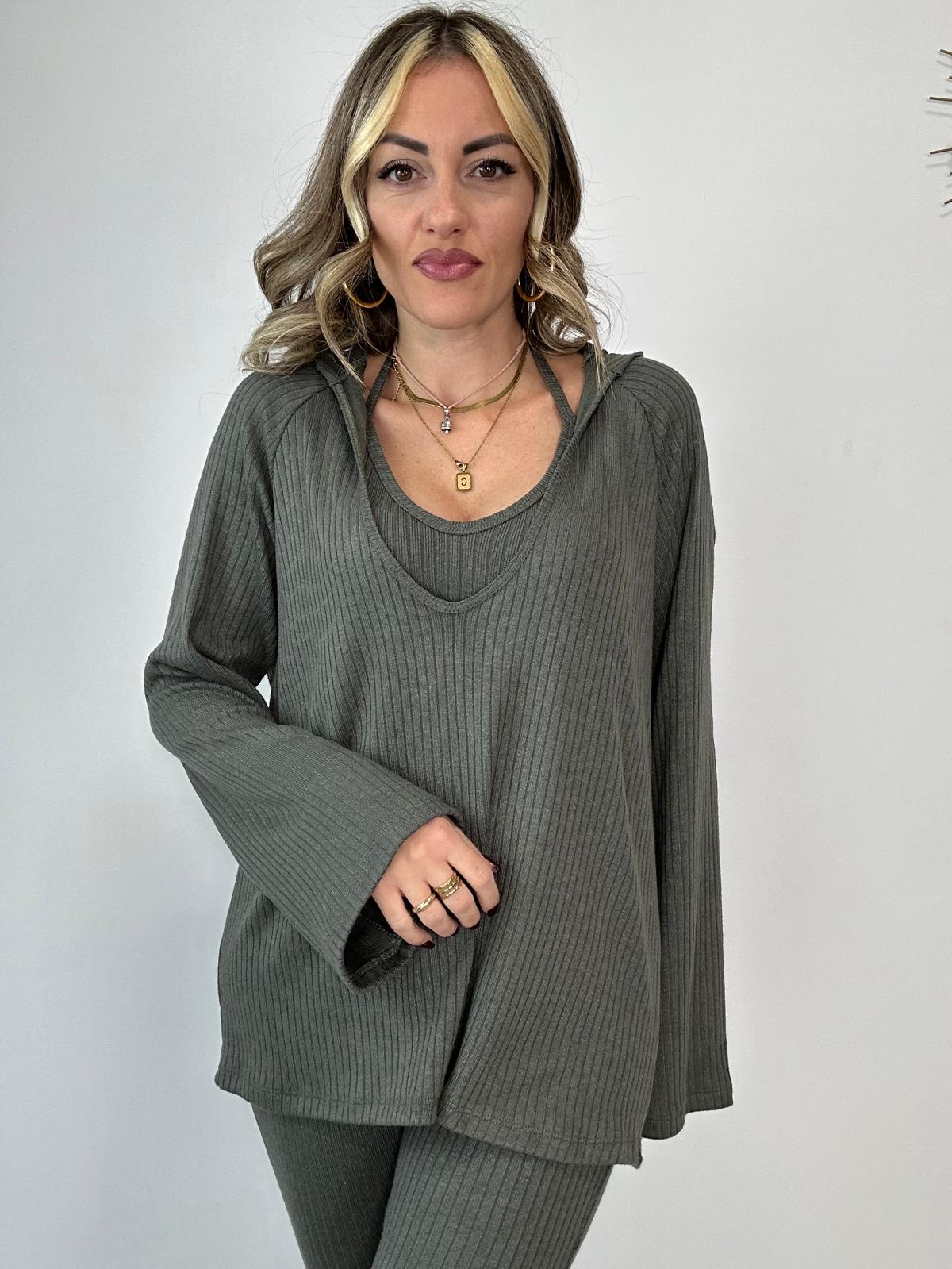 Coordinato ( Pantalone + top + maglia ) Verde