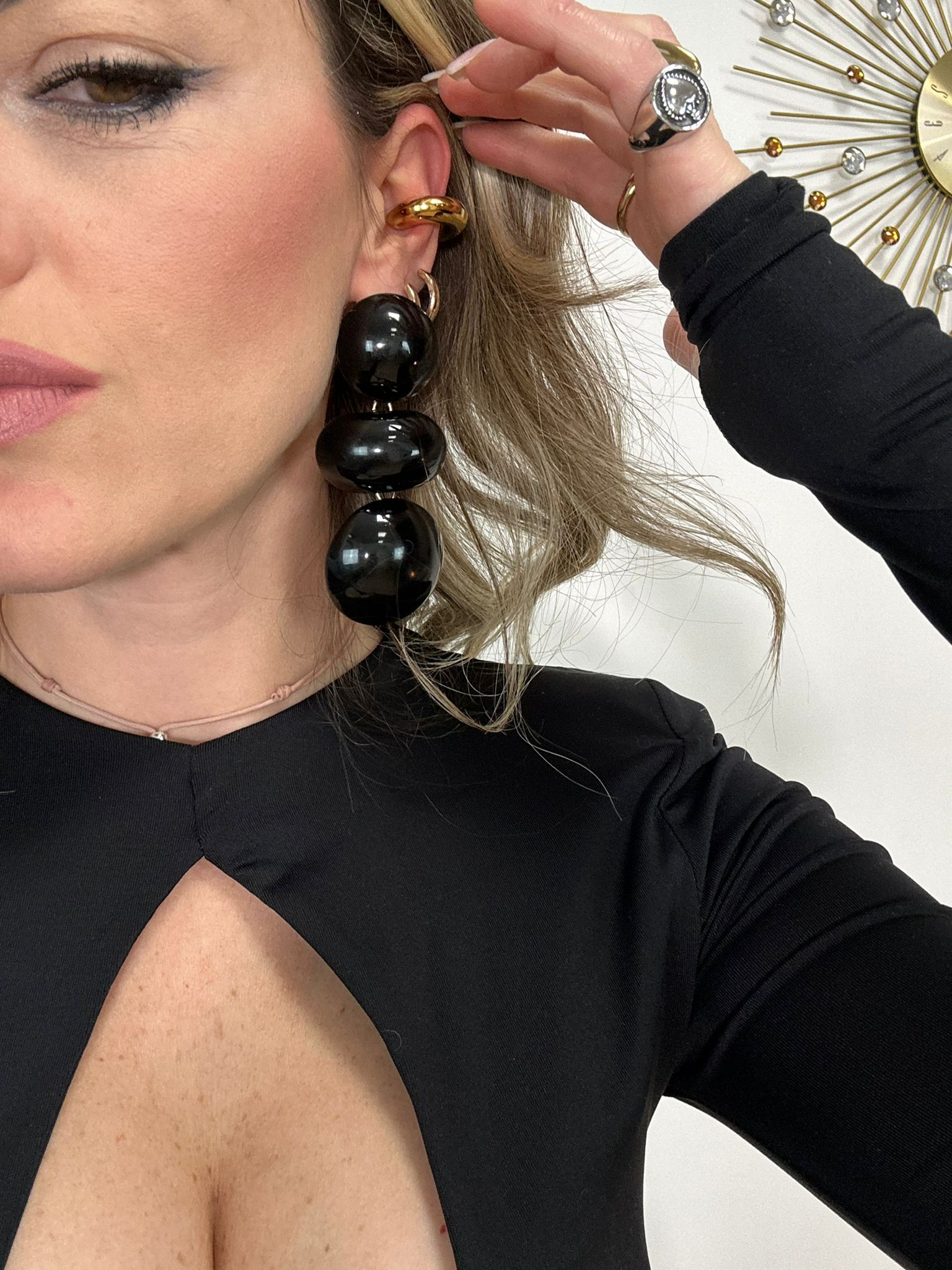 Orecchini con pendenti neri