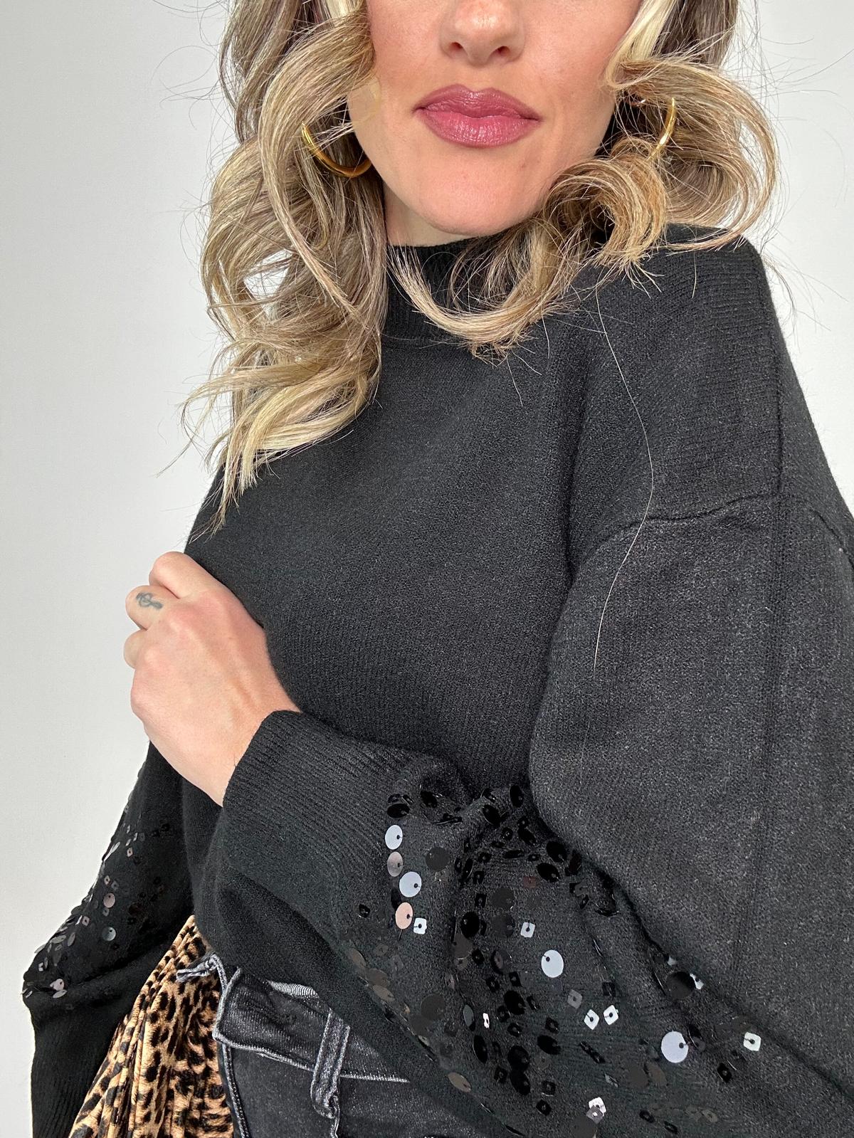 Maglioncino DL7357 con paillettes manica - Nero
