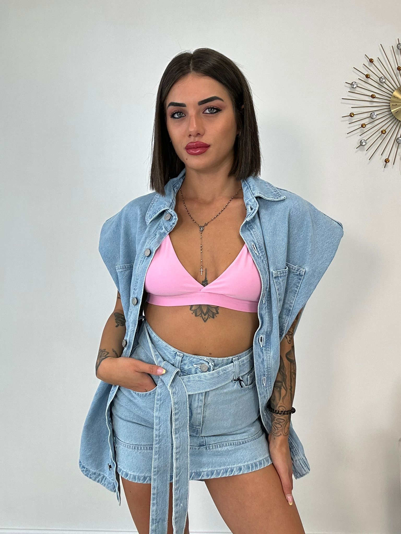 Jeans-Set (ärmellose Jacke + Rock) Helle Waschung