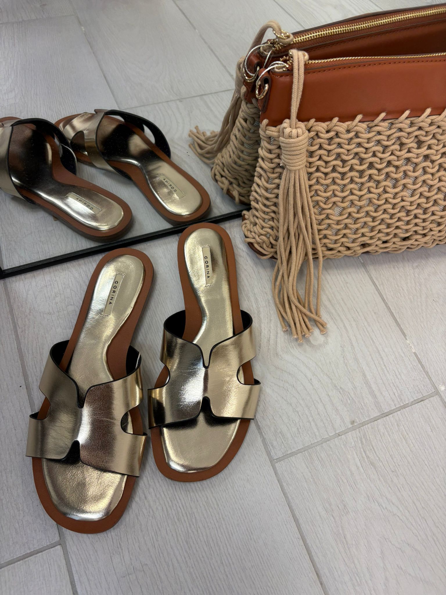 Corina-Hausschuh – Gold