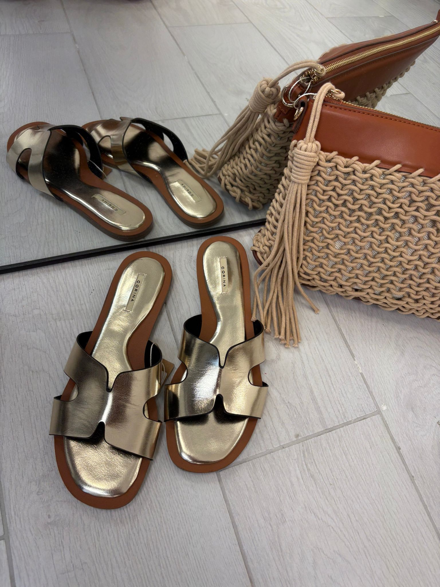 Corina-Hausschuh – Gold