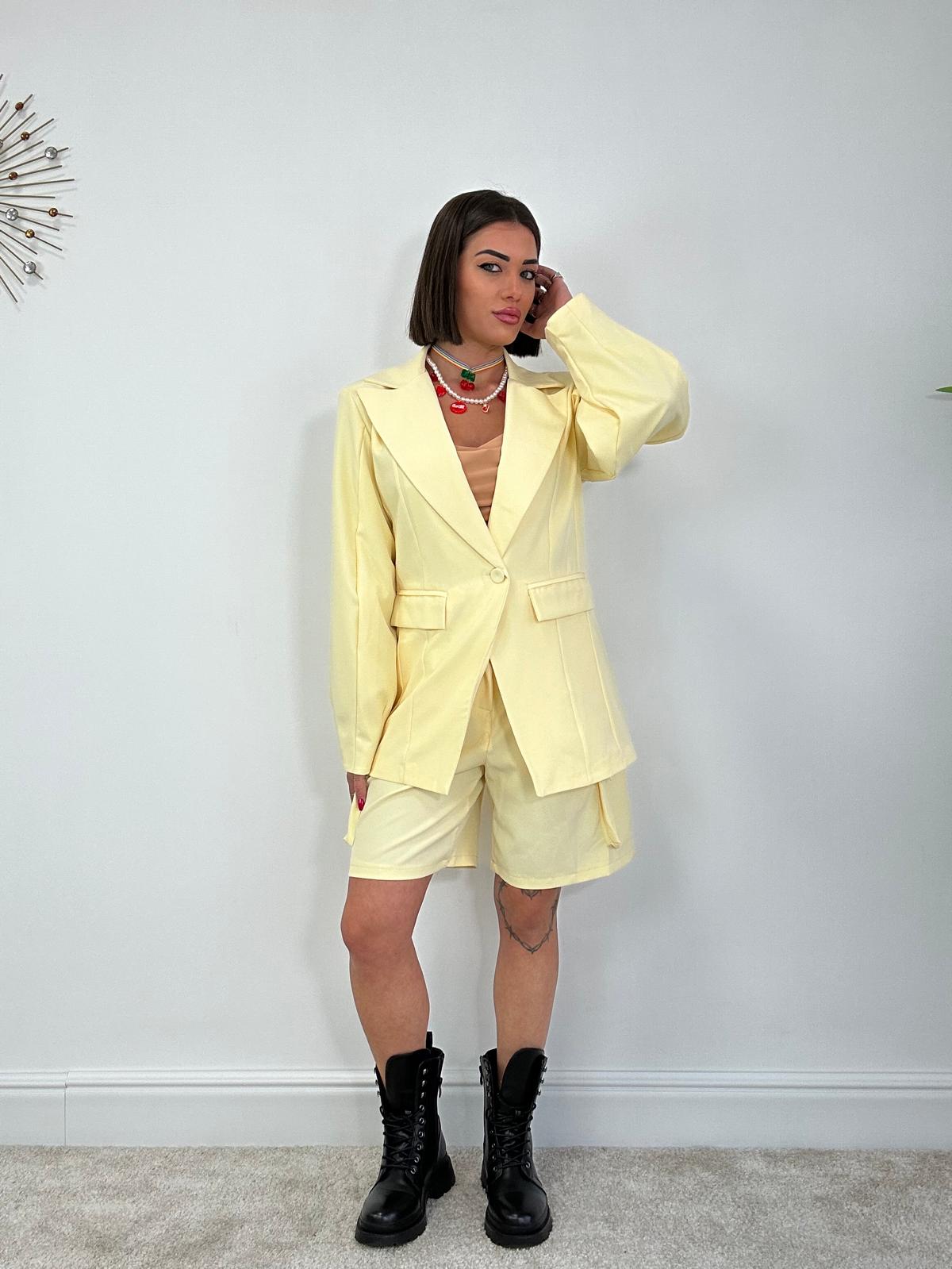 Cargo coordonné (blazer + bermuda) jaune pastel