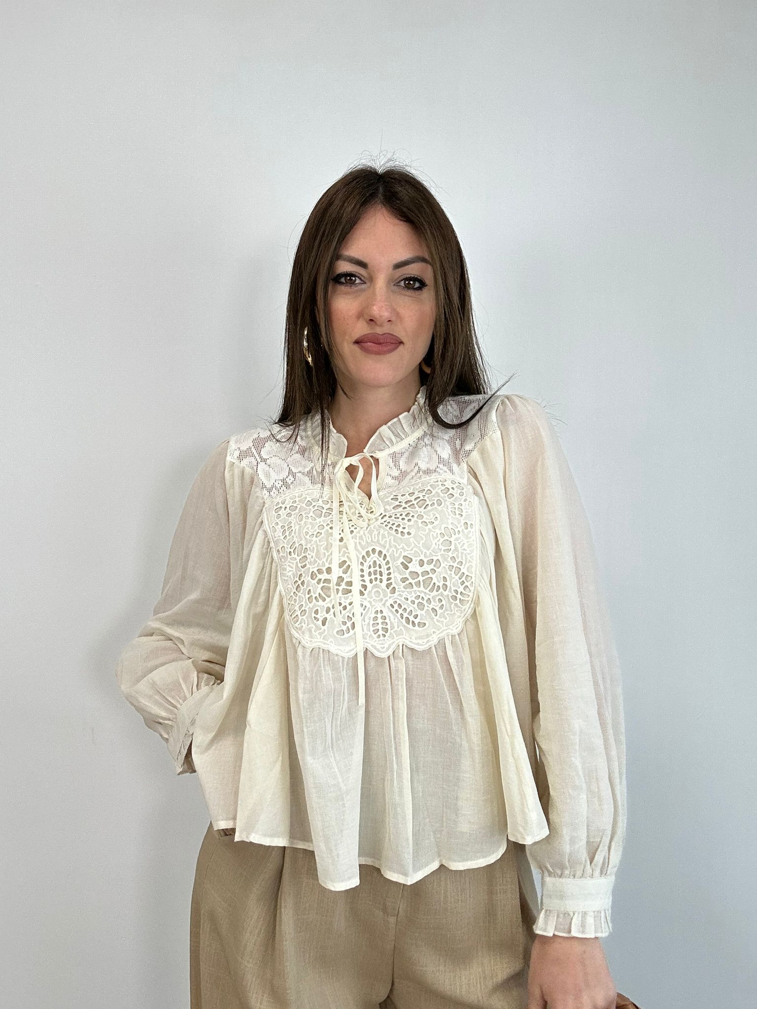 Camicetta H4339 con ricami - Beige