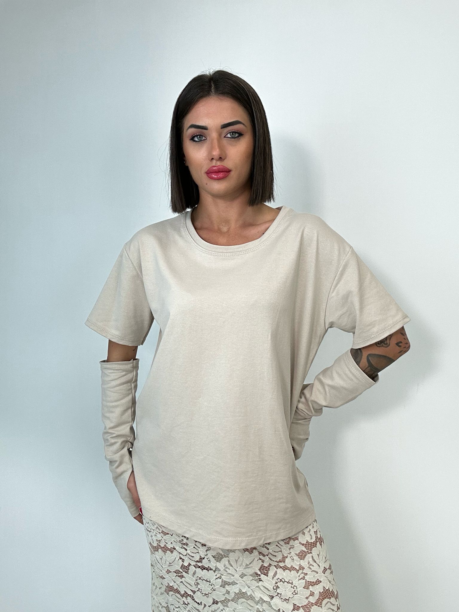 T-Shirt con Manicotti - Beige
