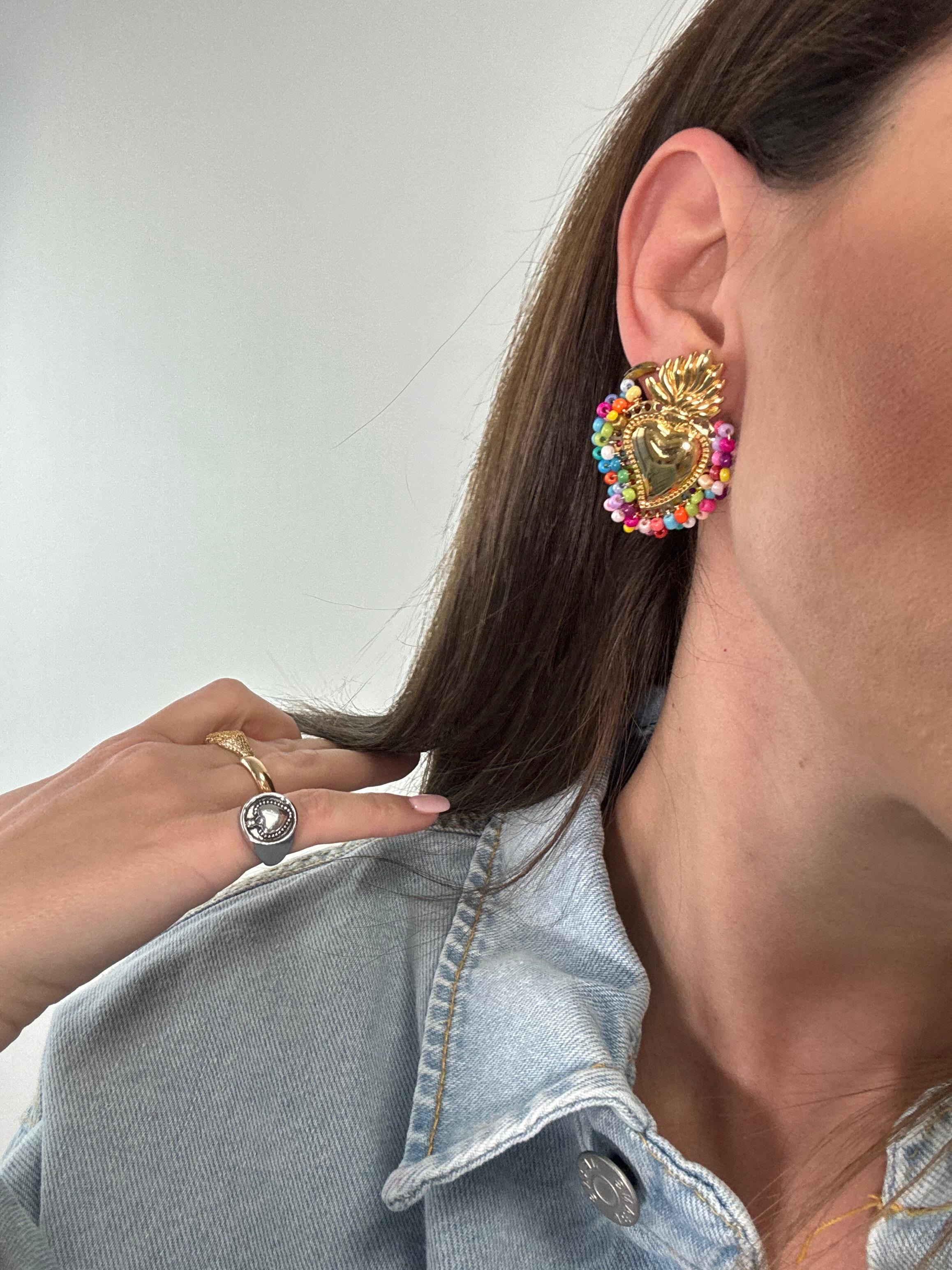 Orecchini cuore sacro con perline colorate