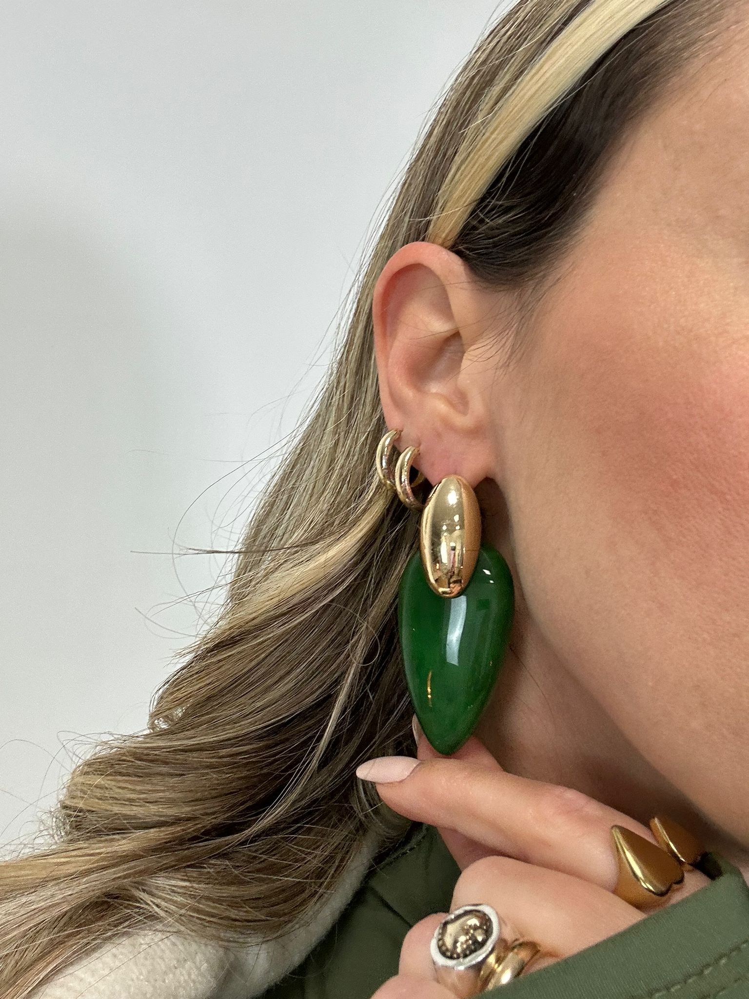 Orecchini con pietra verde
