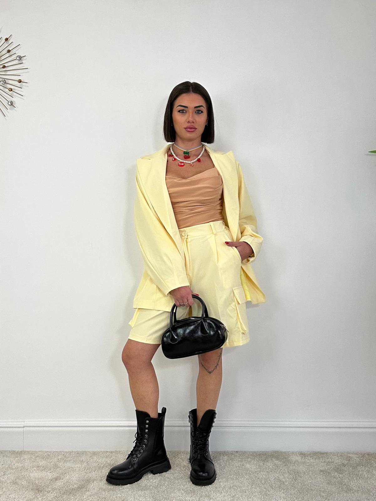 Cargo coordonné (blazer + bermuda) jaune pastel