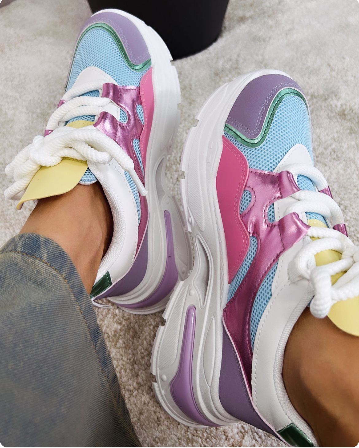 Mehrfarbige Turnschuhe