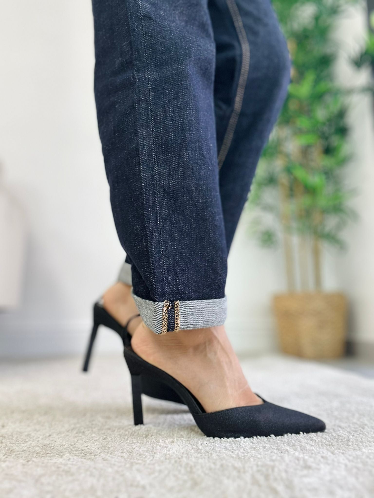 Satinpumps mit Absatz - Schwarz