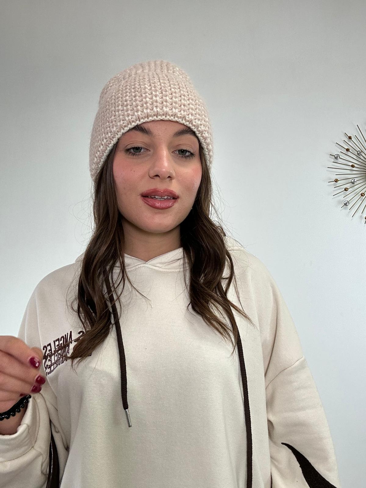 Cappello in lana a trecce - beige