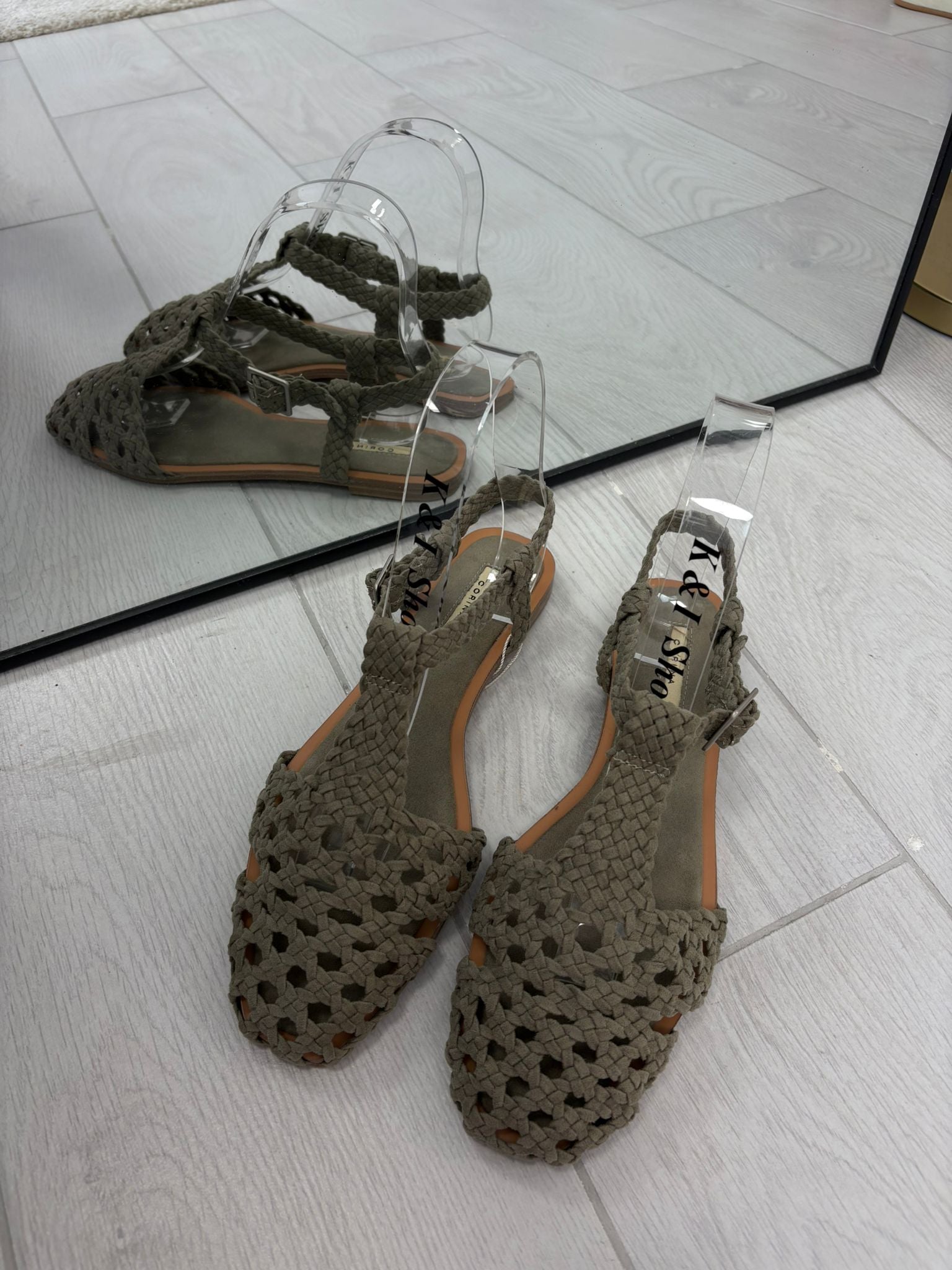 Sandalo Corina basso con laccetto - Verde