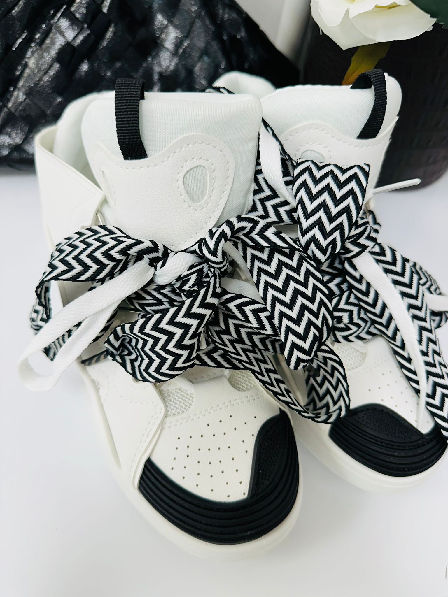 FF-61 Sneakers – Weiß und Schwarz