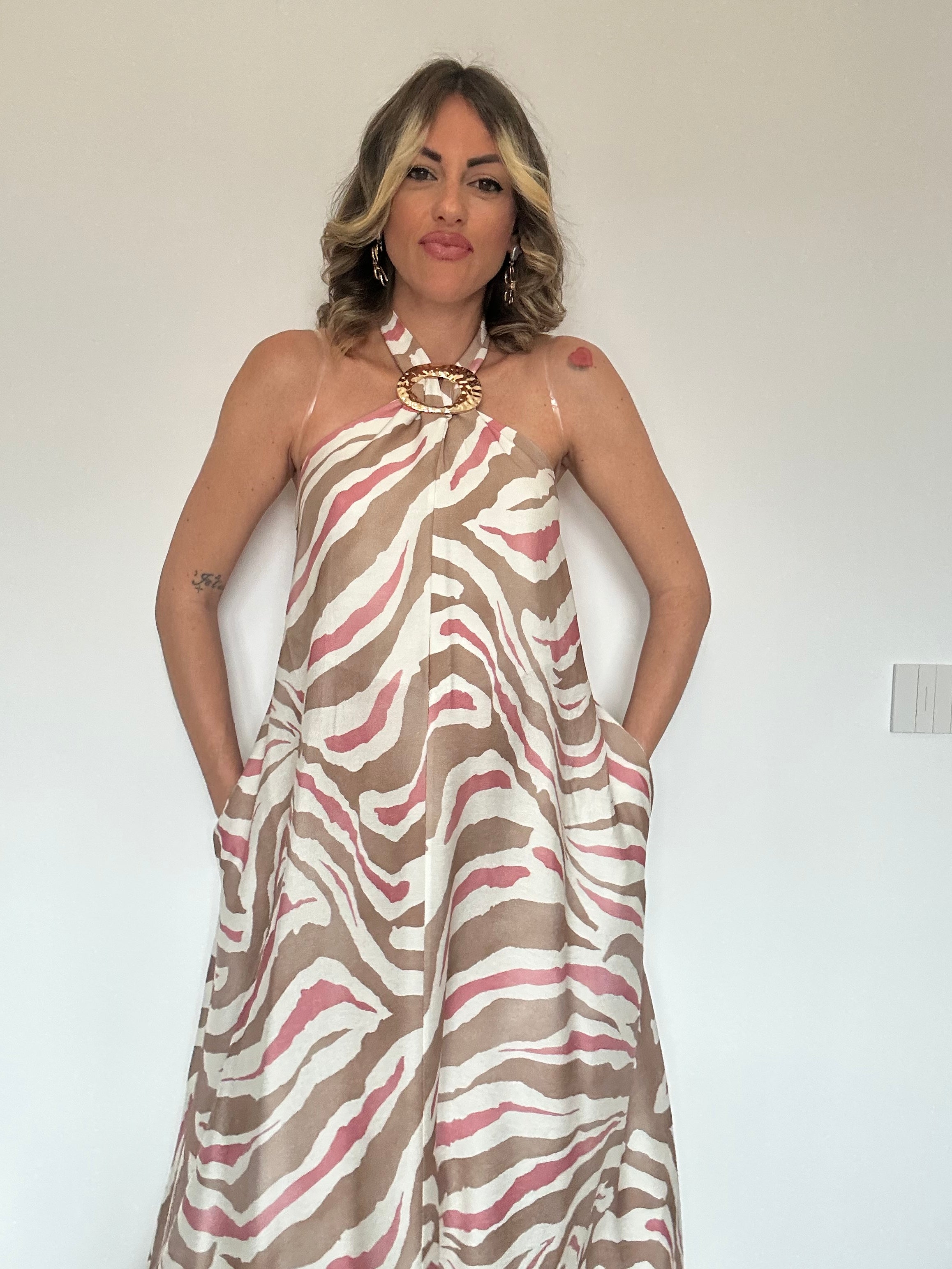Abito Scollo Halter con dettaglio Oro - Fango e Rosa