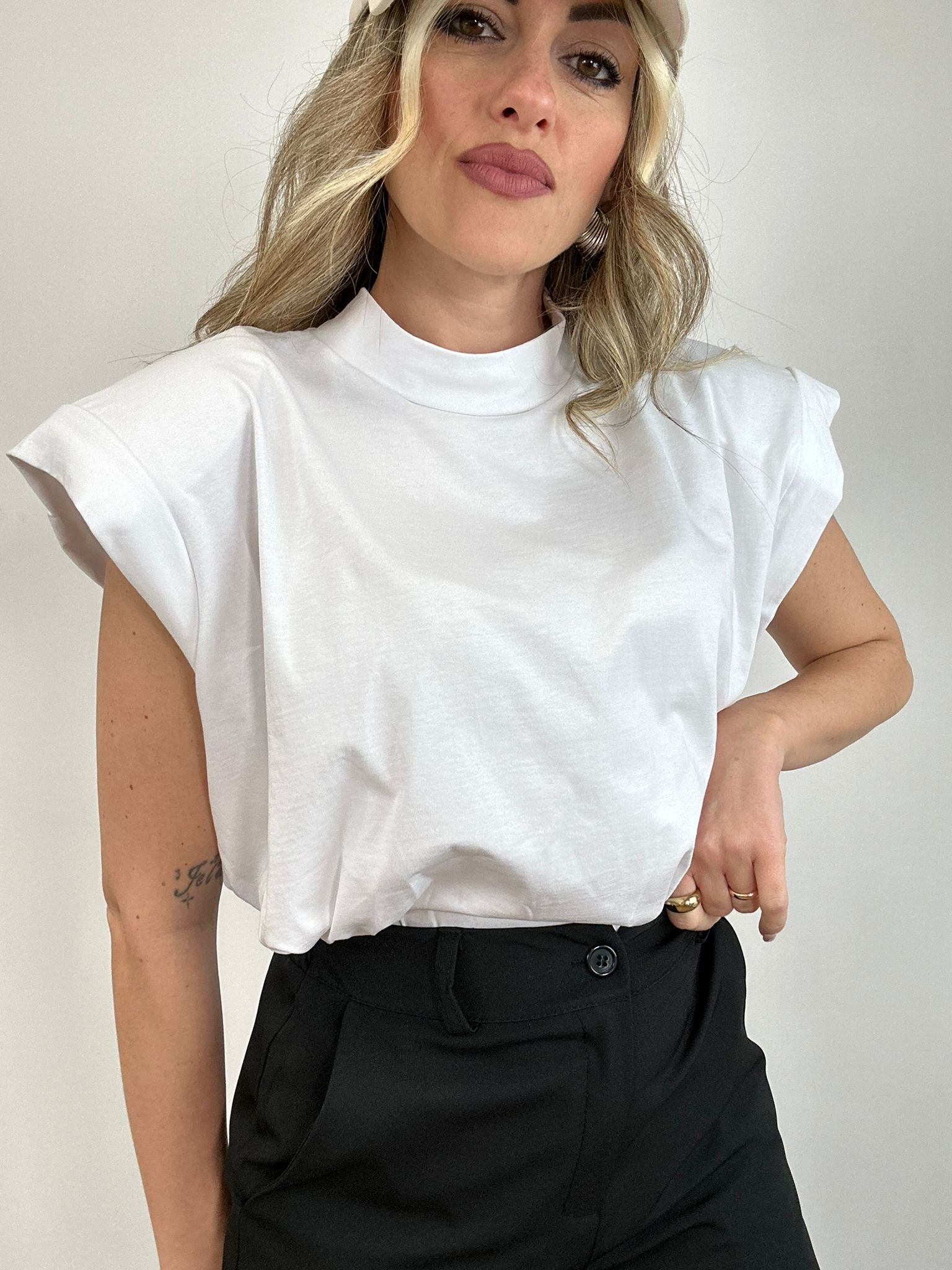 T-shirt 8892 con spalline - Bianco