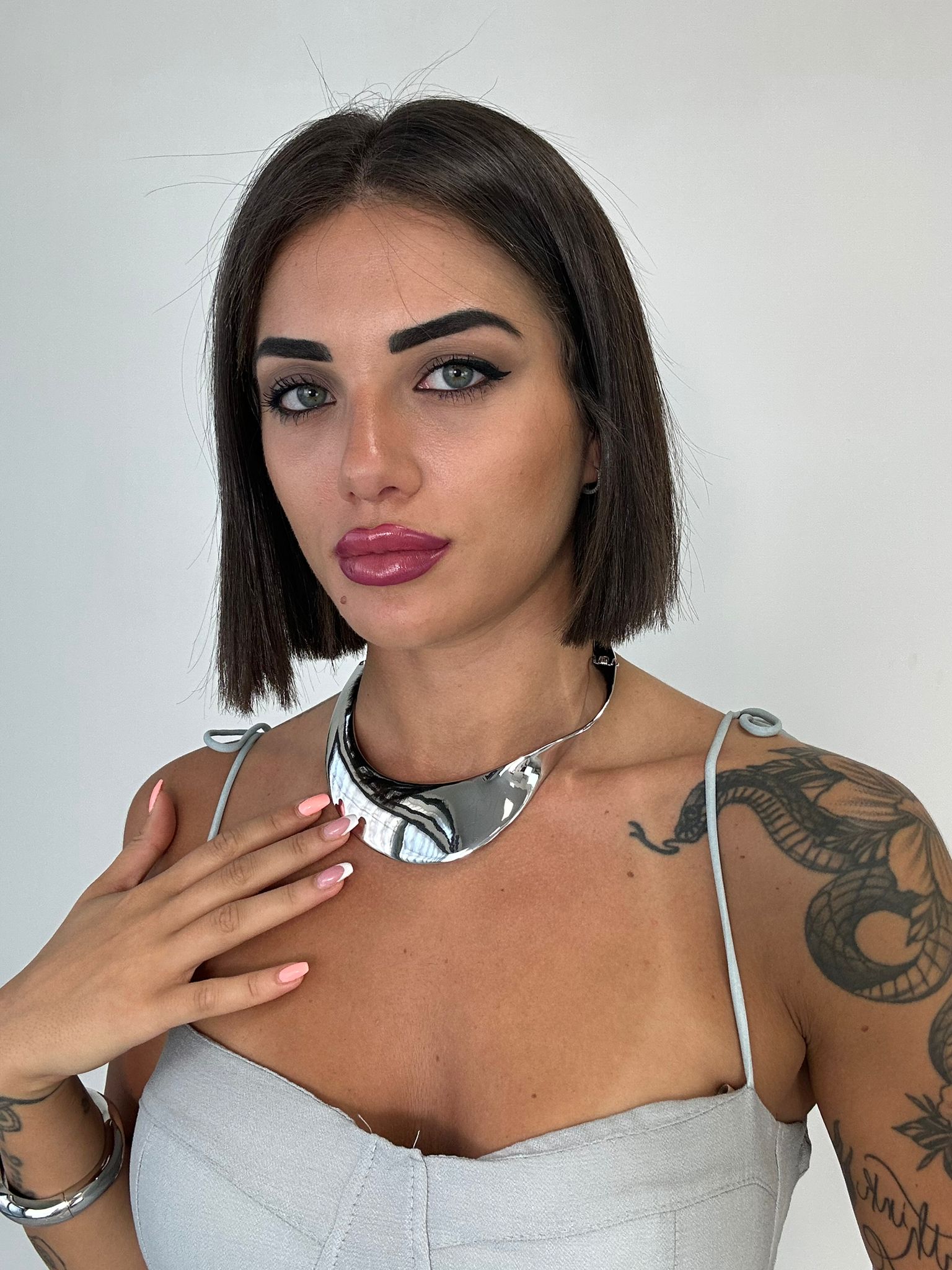 Collana piatta con curva laterale - Argento