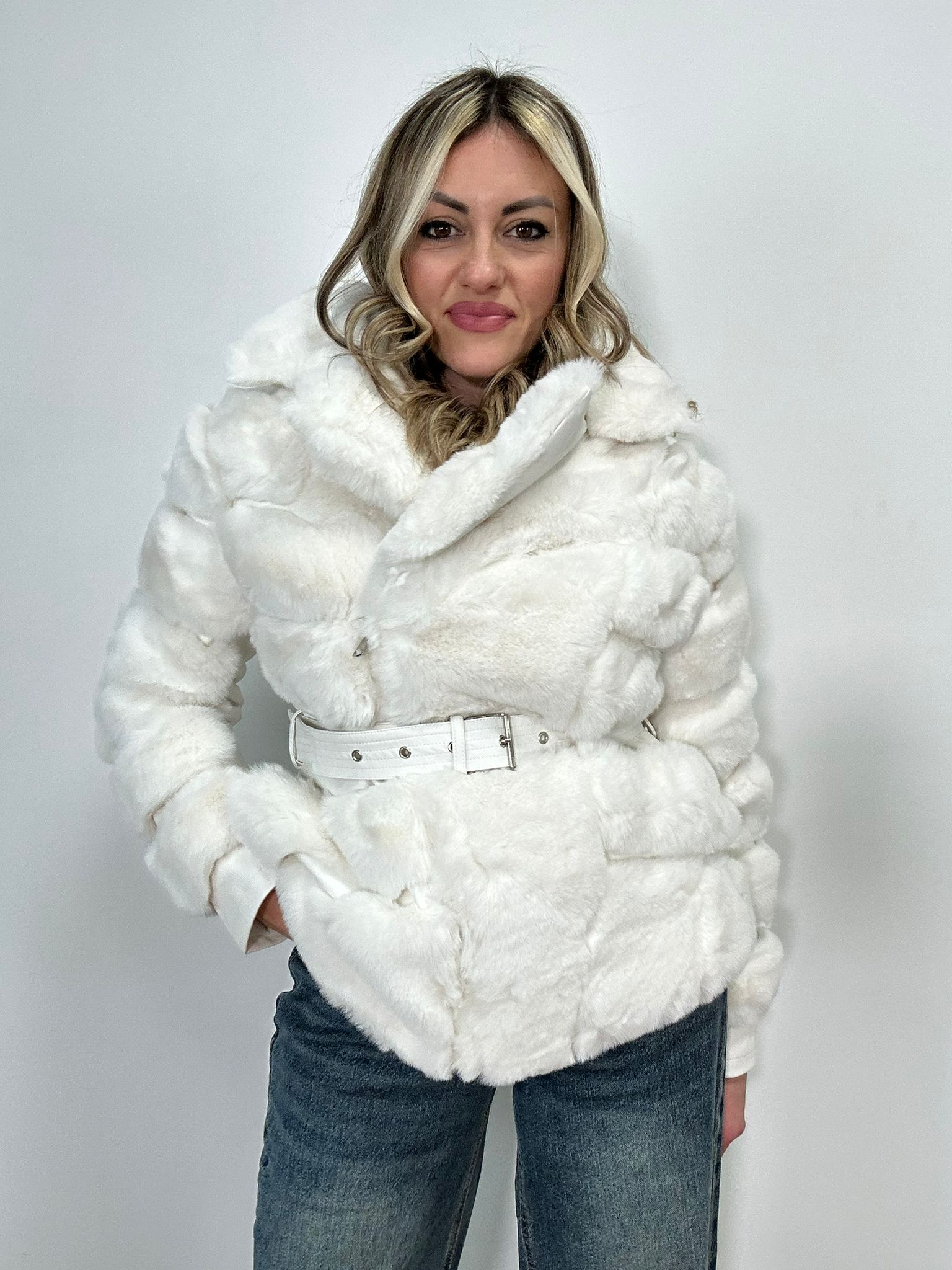 Giubbotto in ecopelliccia AT726 - Bianco