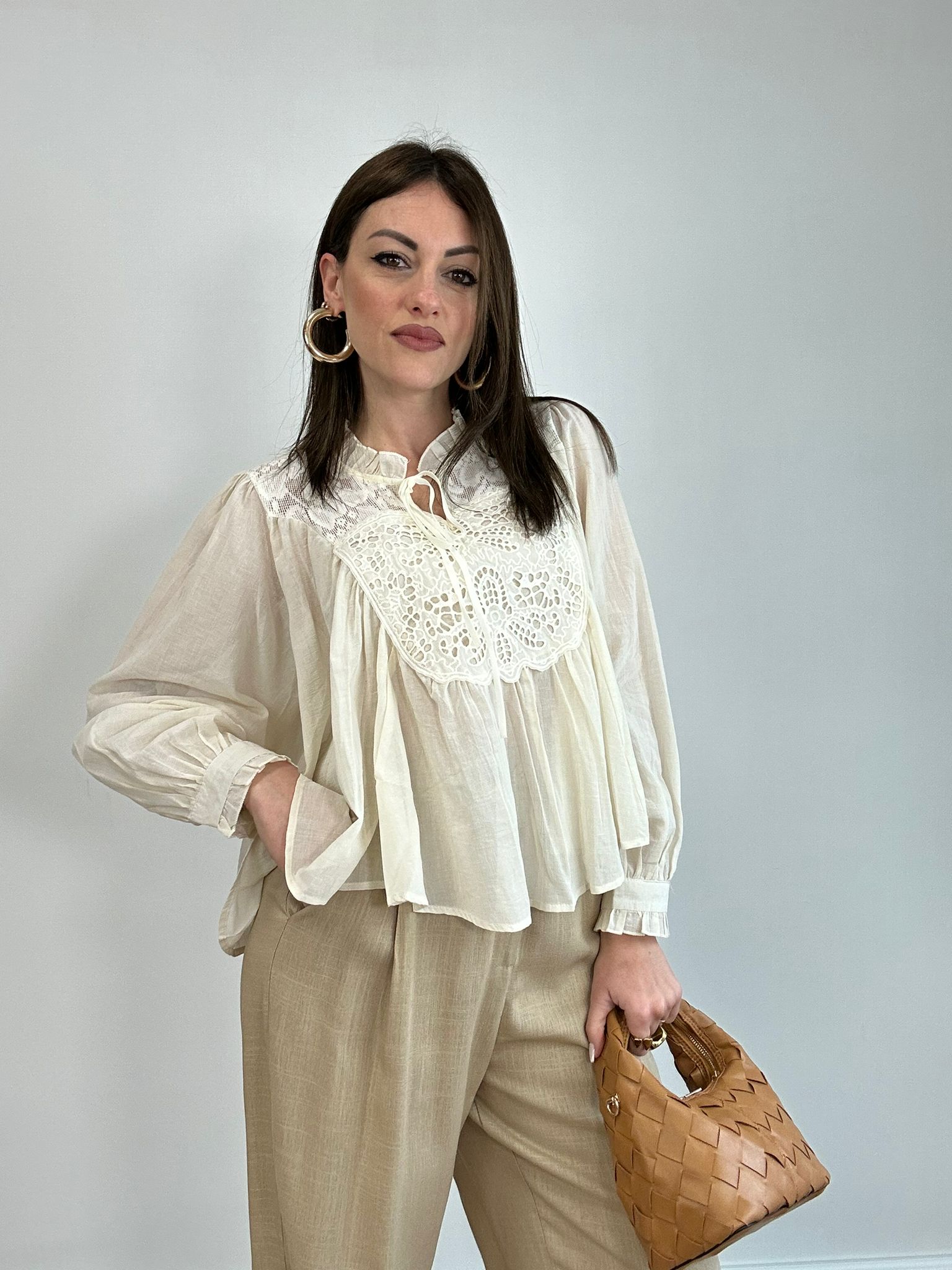 Camicetta H4339 con ricami - Beige