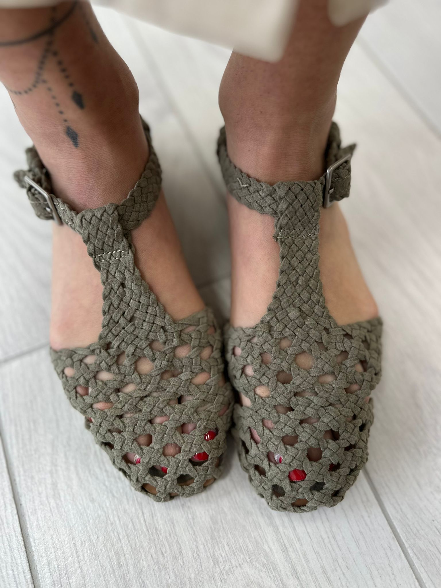 Sandalo Corina basso con laccetto - Verde