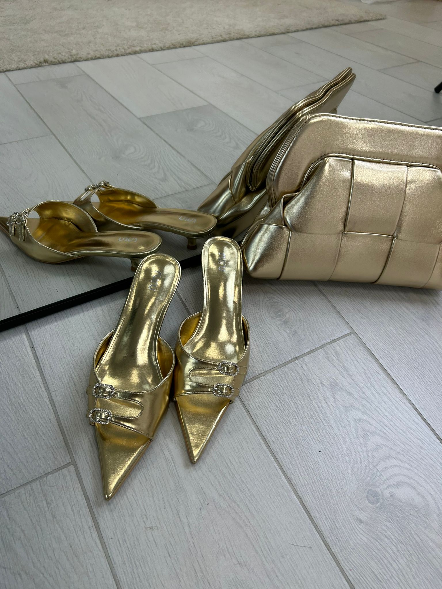 Spitz zulaufende Sandale - Gold