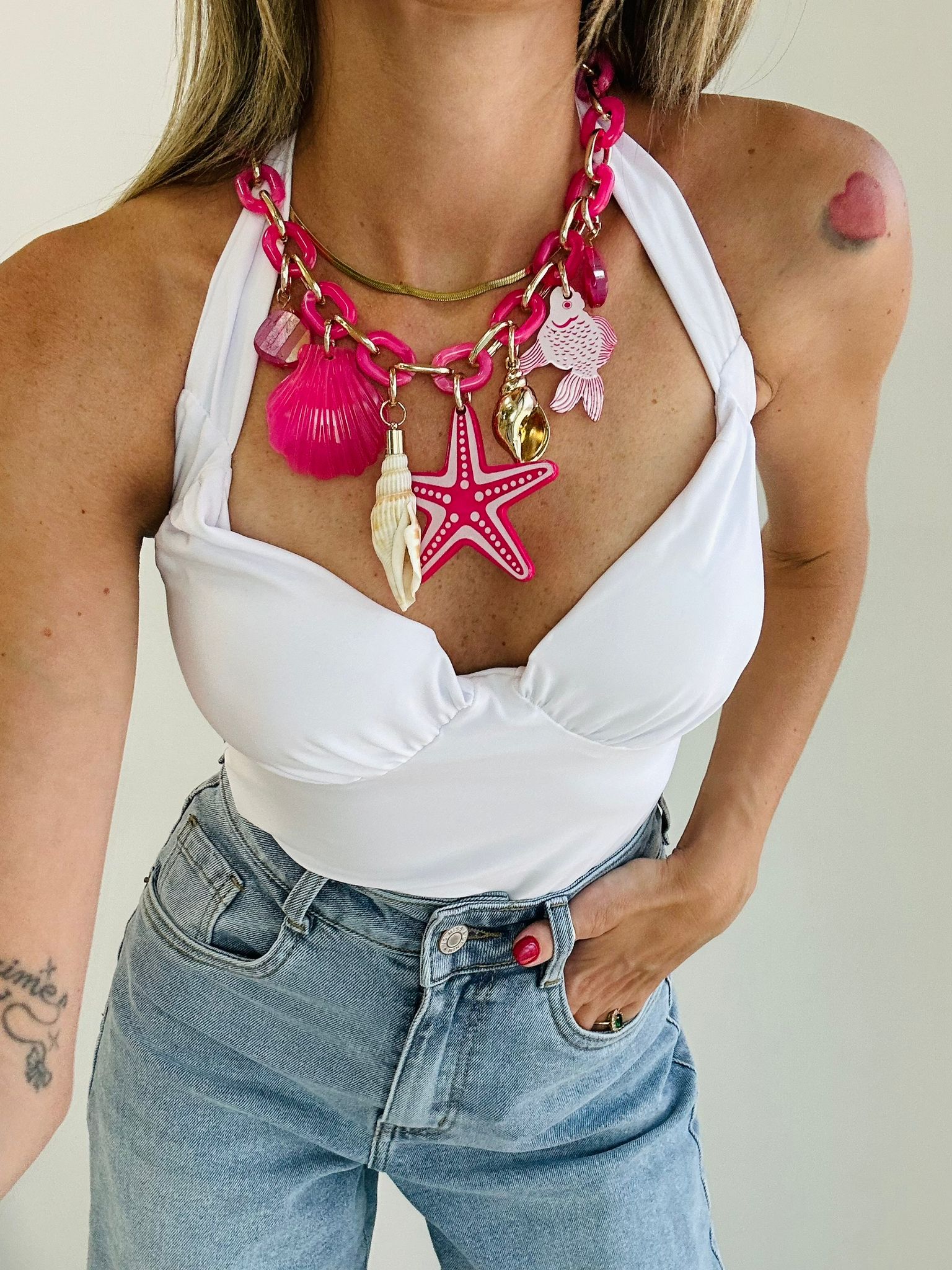 Collana con conchiglie fucsia