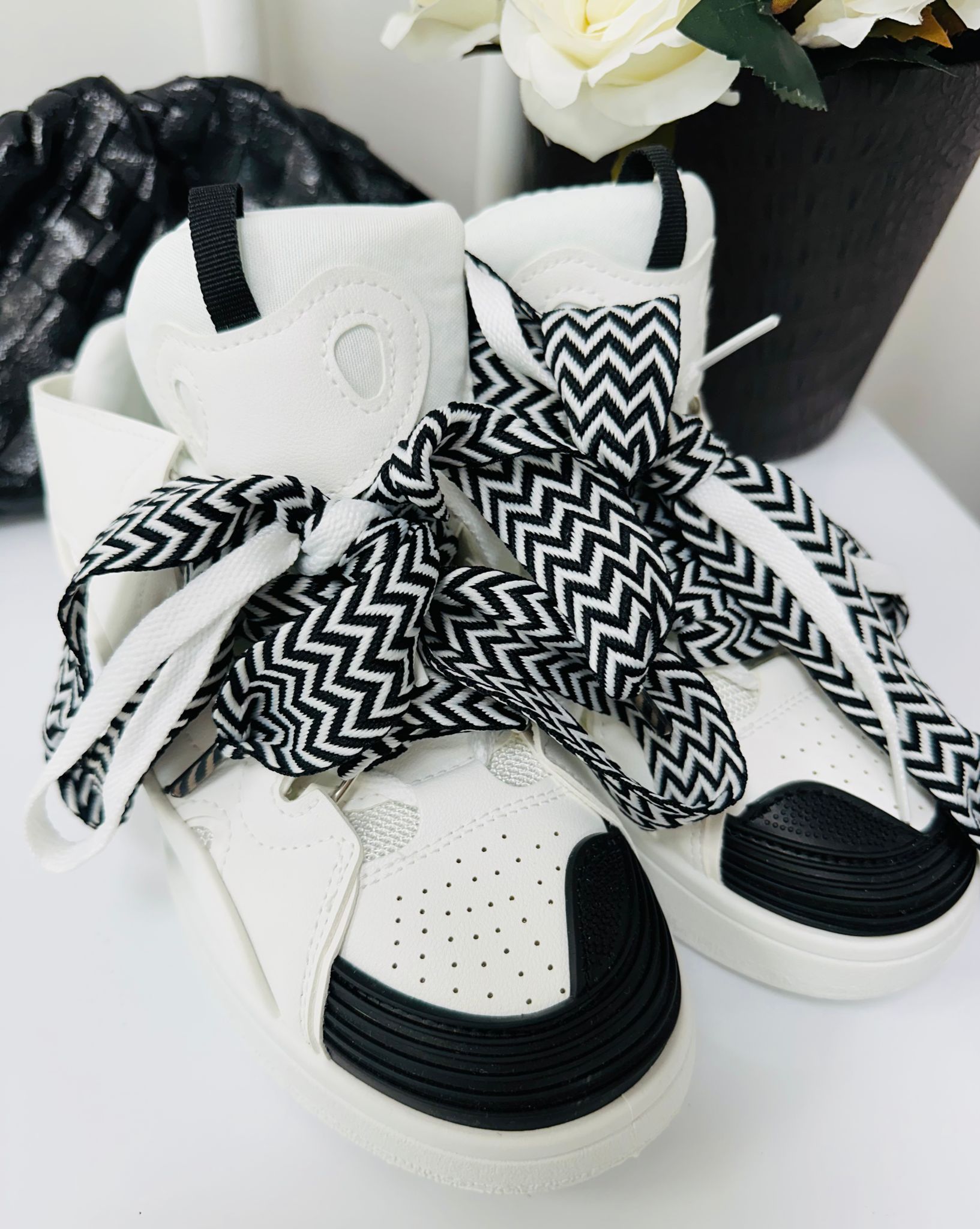 FF-61 Sneakers – Weiß und Schwarz