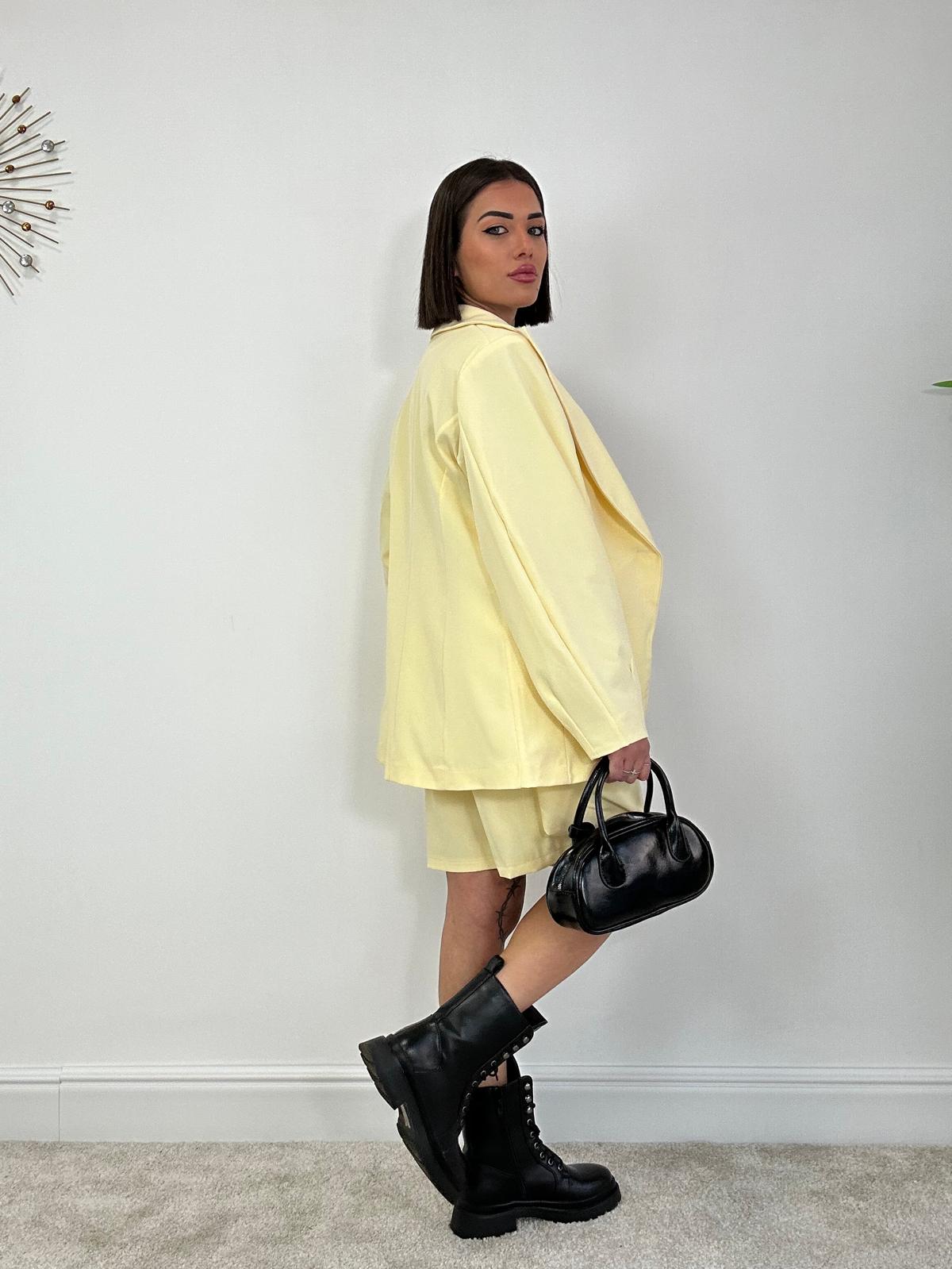 Cargo coordonné (blazer + bermuda) jaune pastel