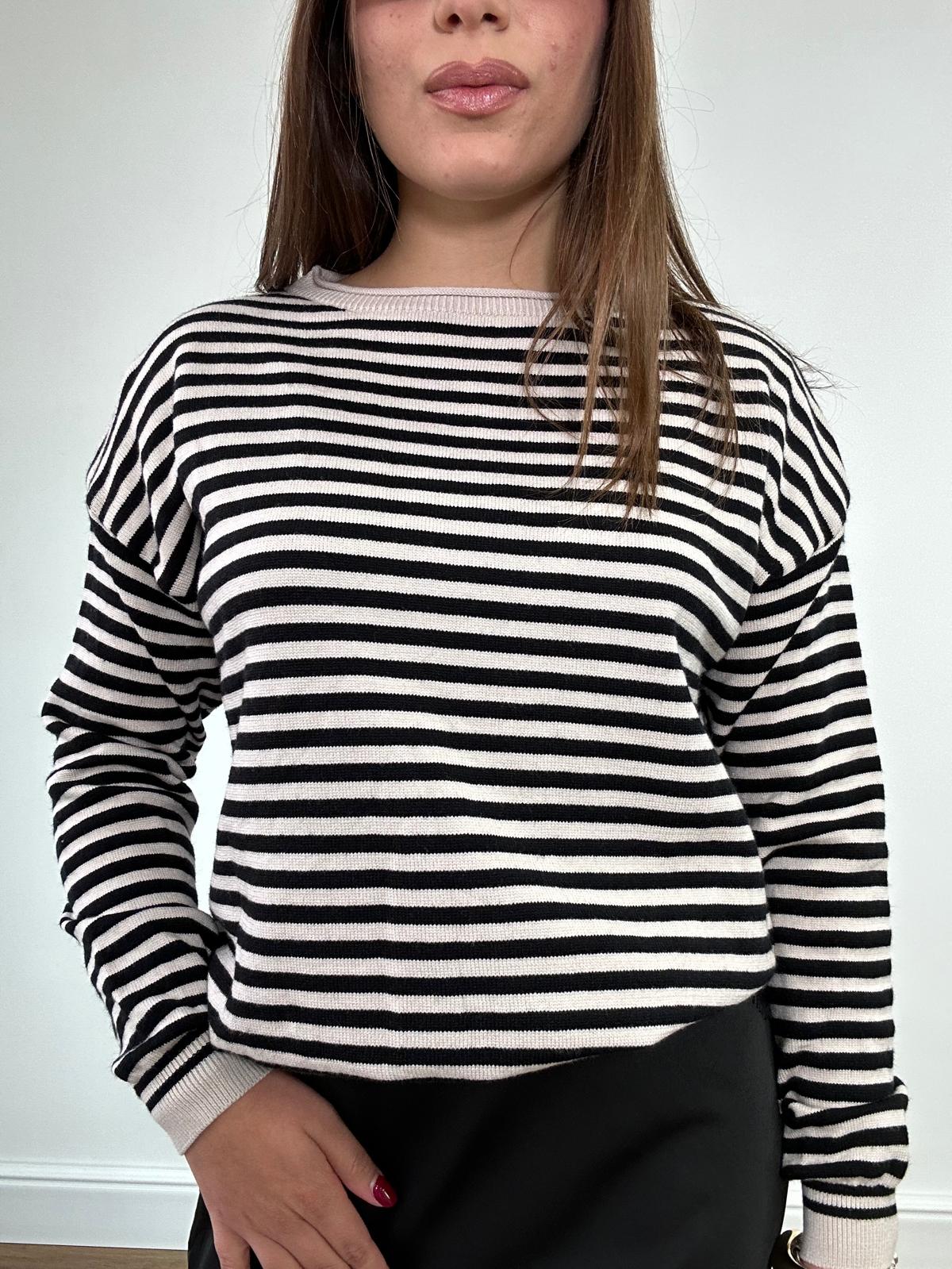 Maglioncino a righe A3214 - Nero