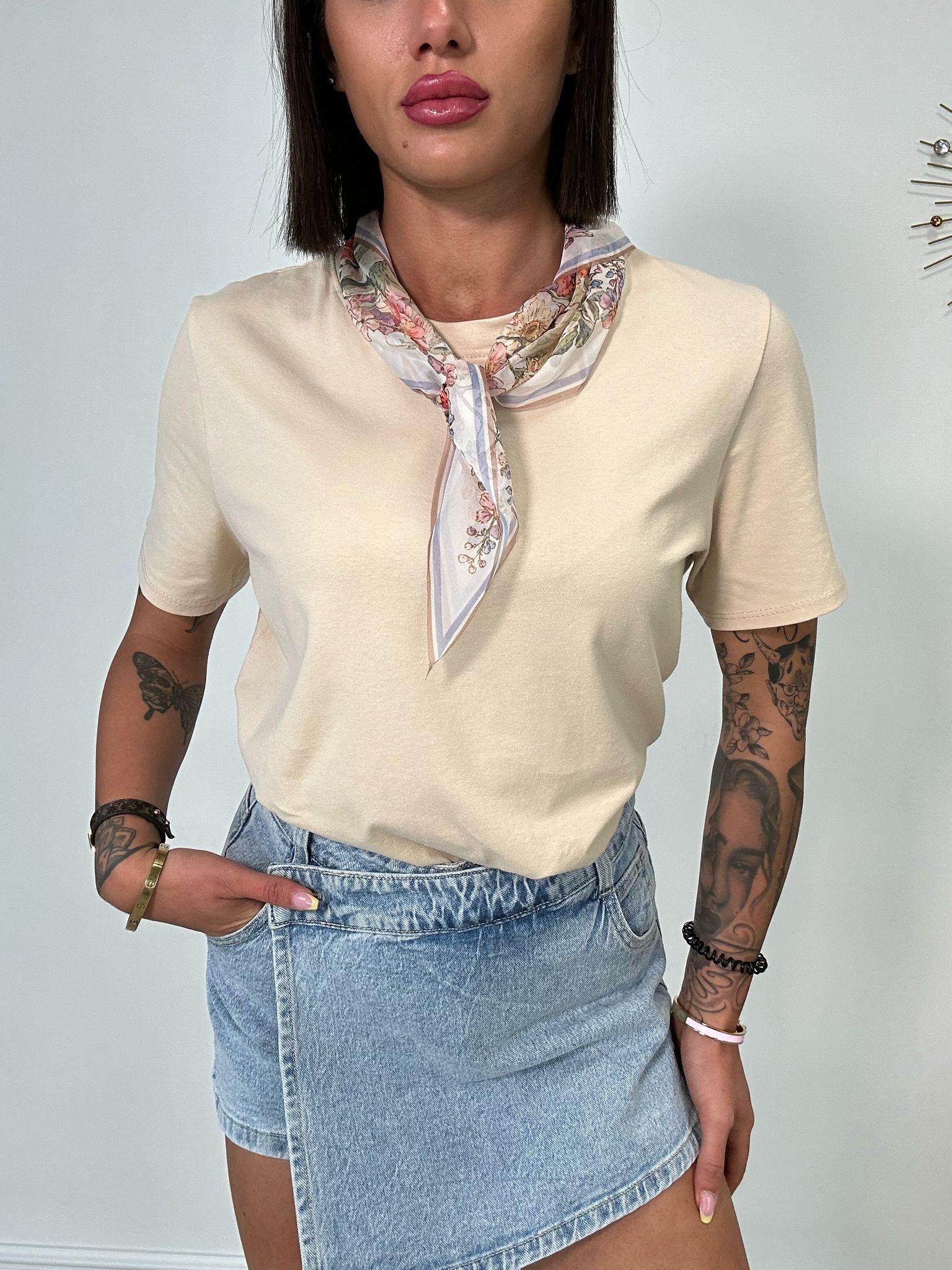 T-shirt con Foulard - Beige