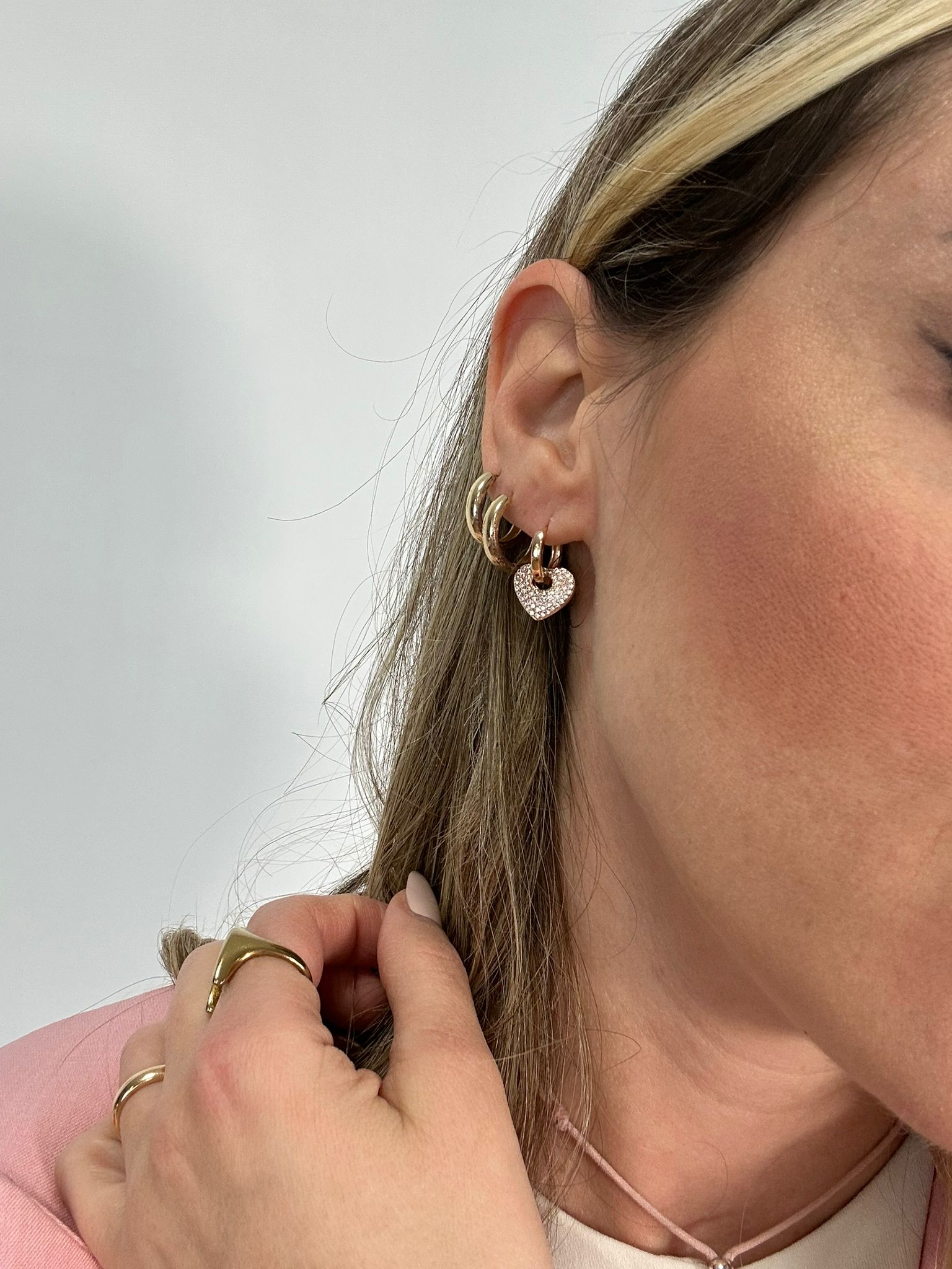 Orecchini con cuore pendente e strass - Rose Gold