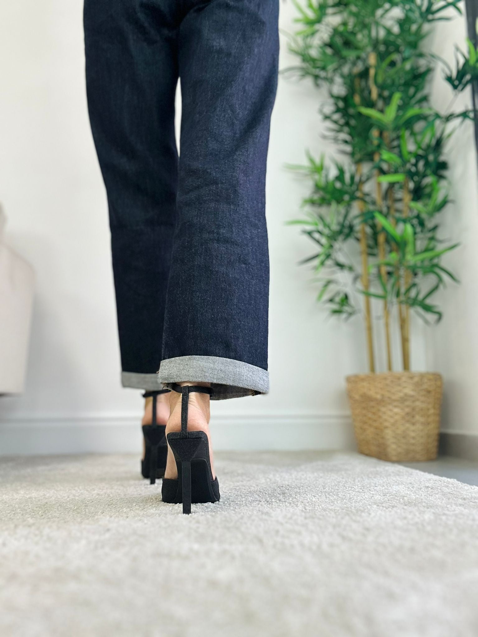 Satinpumps mit Absatz - Schwarz