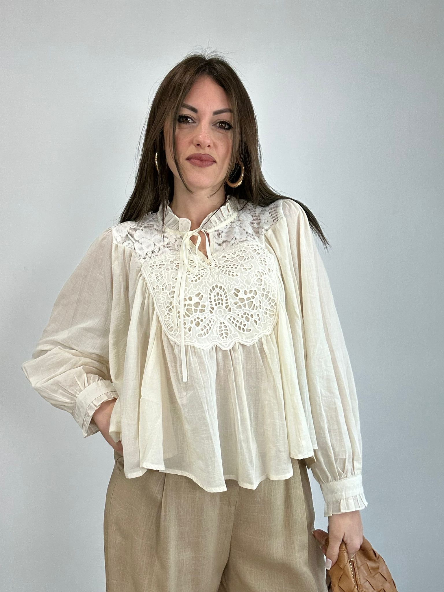 Camicetta H4339 con ricami - Beige