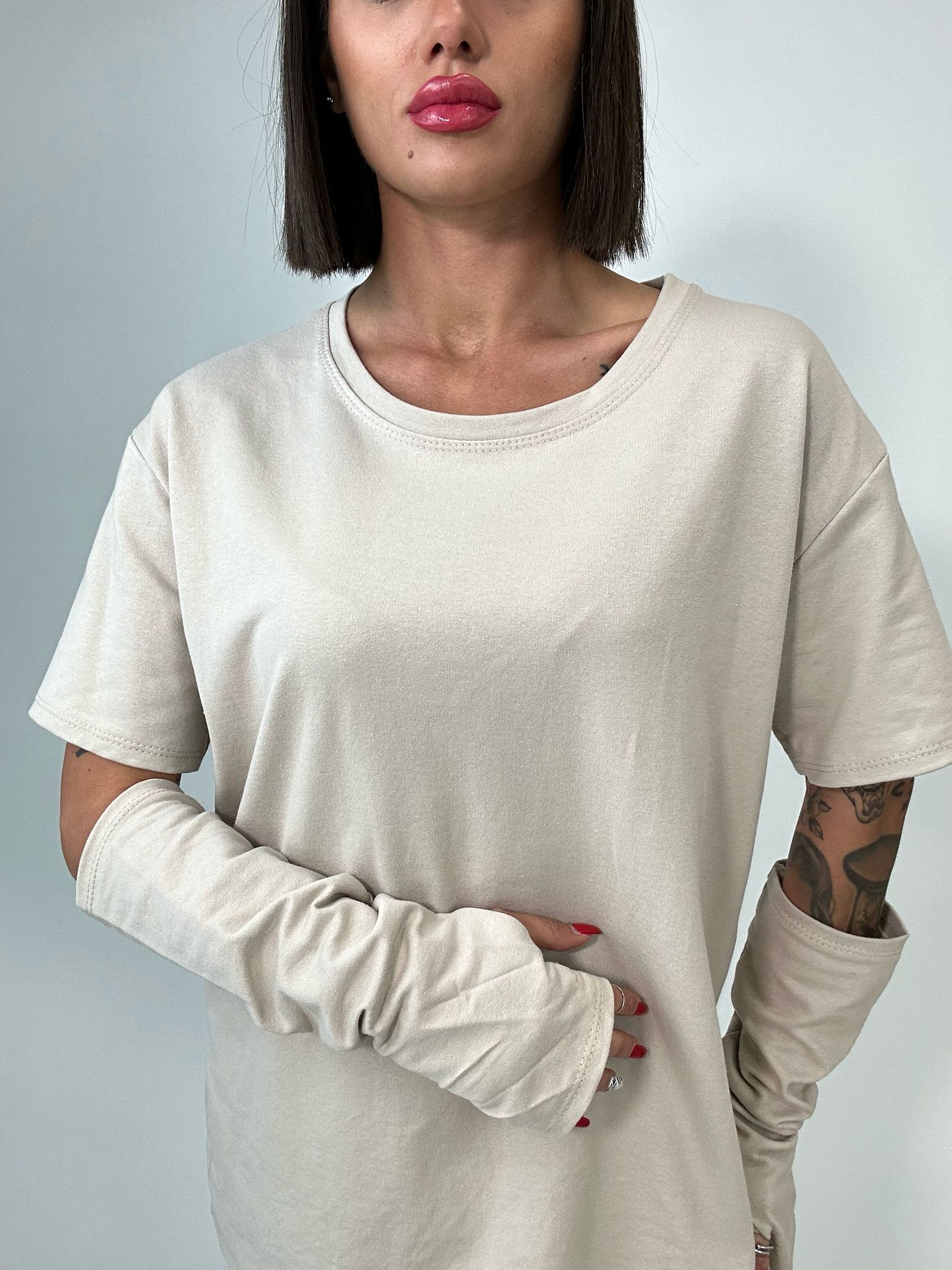 T-Shirt con Manicotti - Beige
