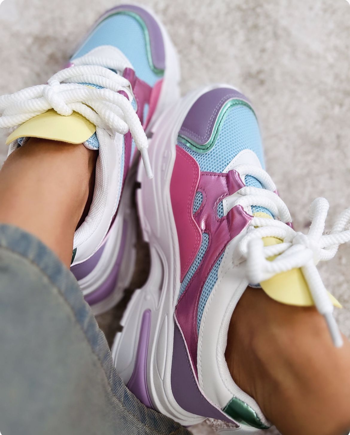 Mehrfarbige Turnschuhe
