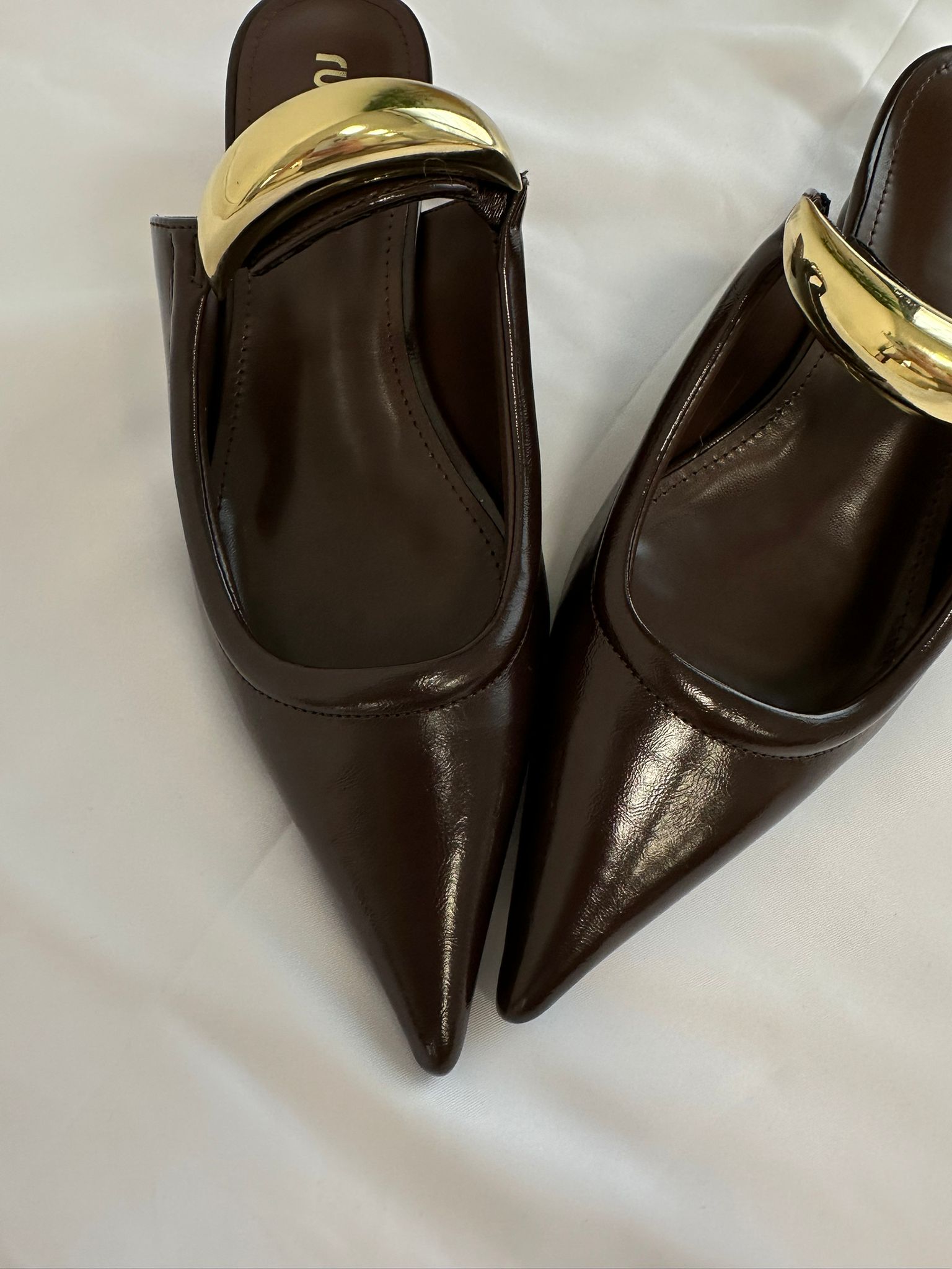 Décolleté con dettaglio oro - Marrone