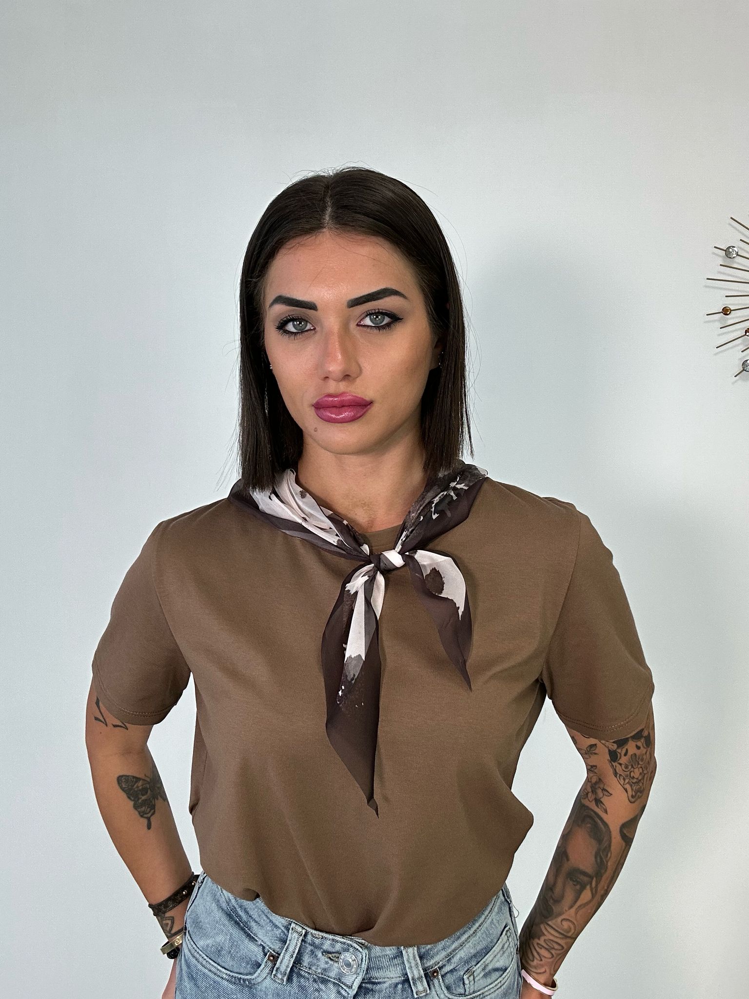 T-Shirt mit Schal - Braun
