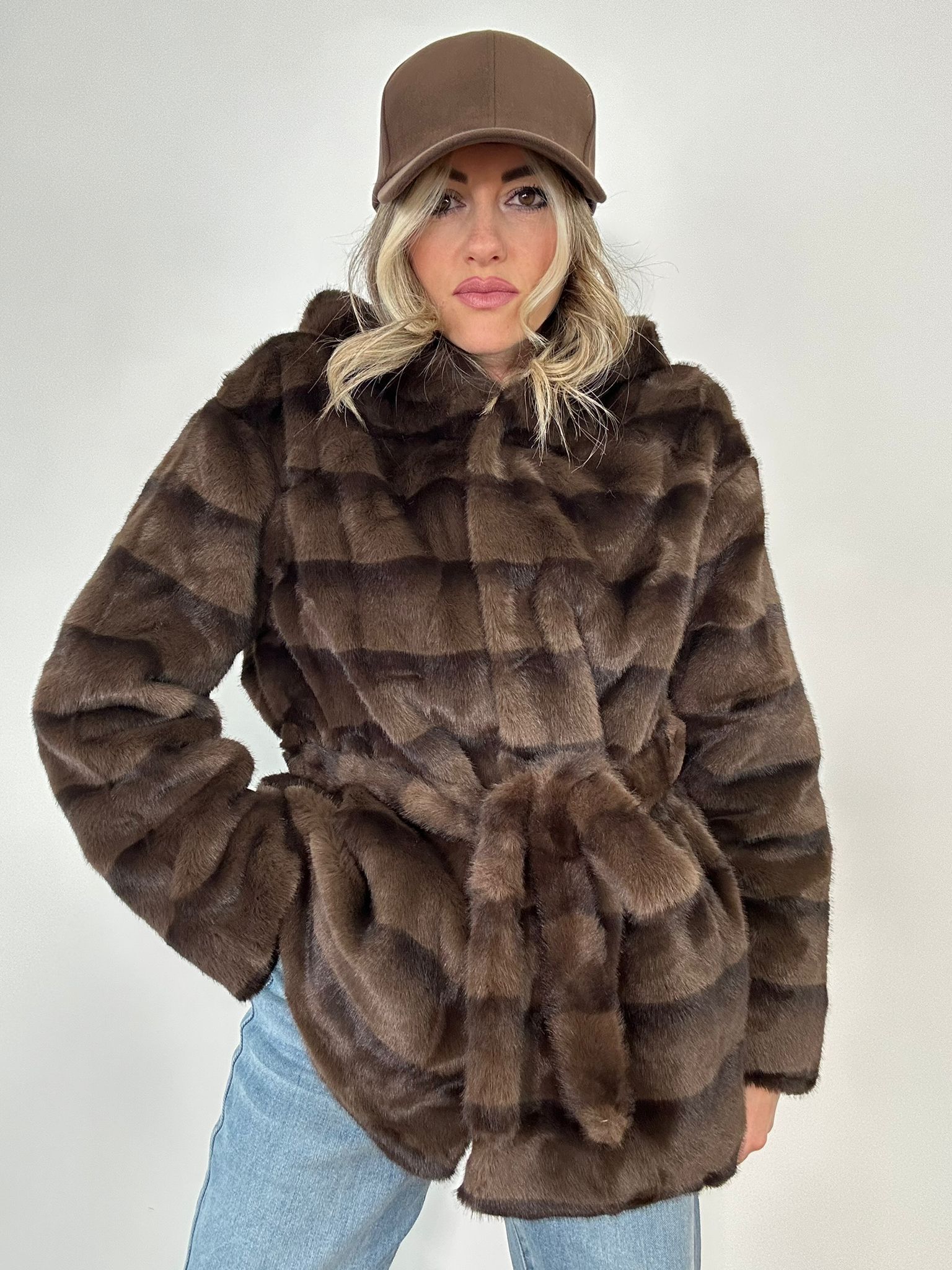 Cappotto in ecopelliccia PJ8215 - Marrone