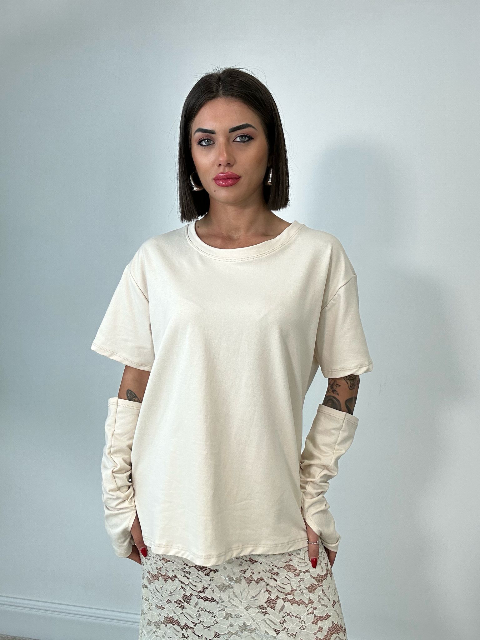 T-Shirt con Manicotti - Panna