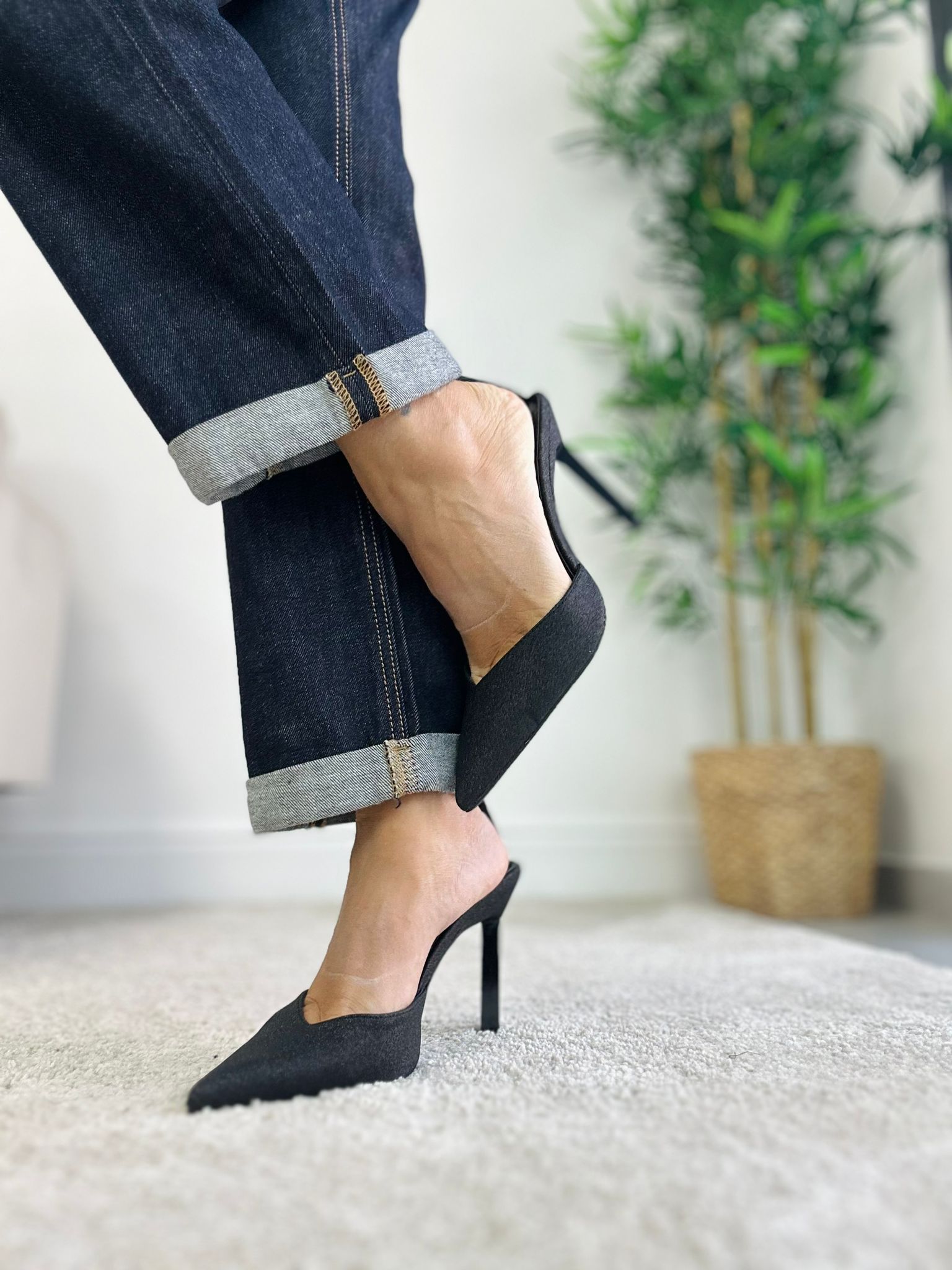 Satinpumps mit Absatz - Schwarz