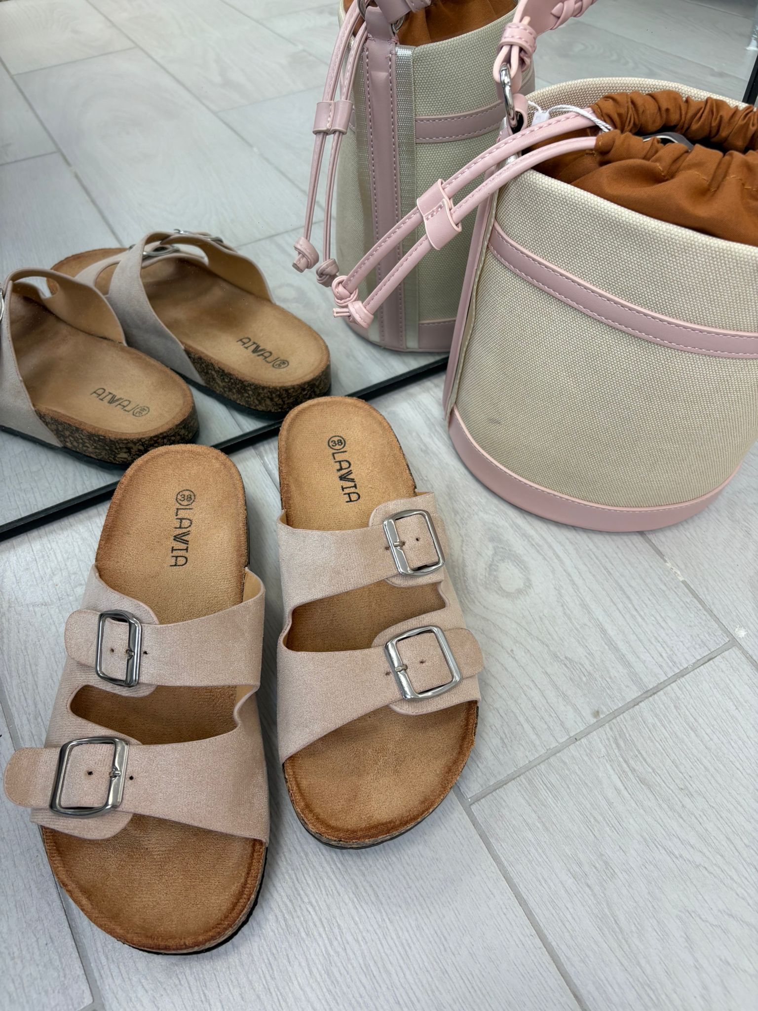 Slipper mit Schnalle - Beige