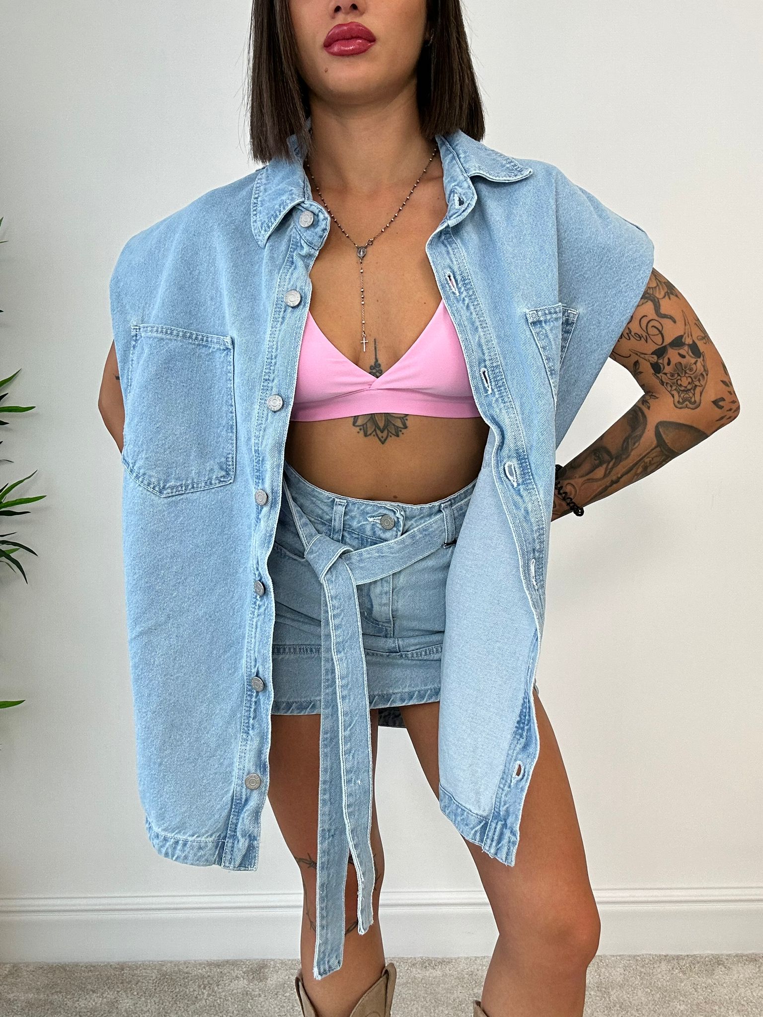 Jeans-Set (ärmellose Jacke + Rock) Helle Waschung