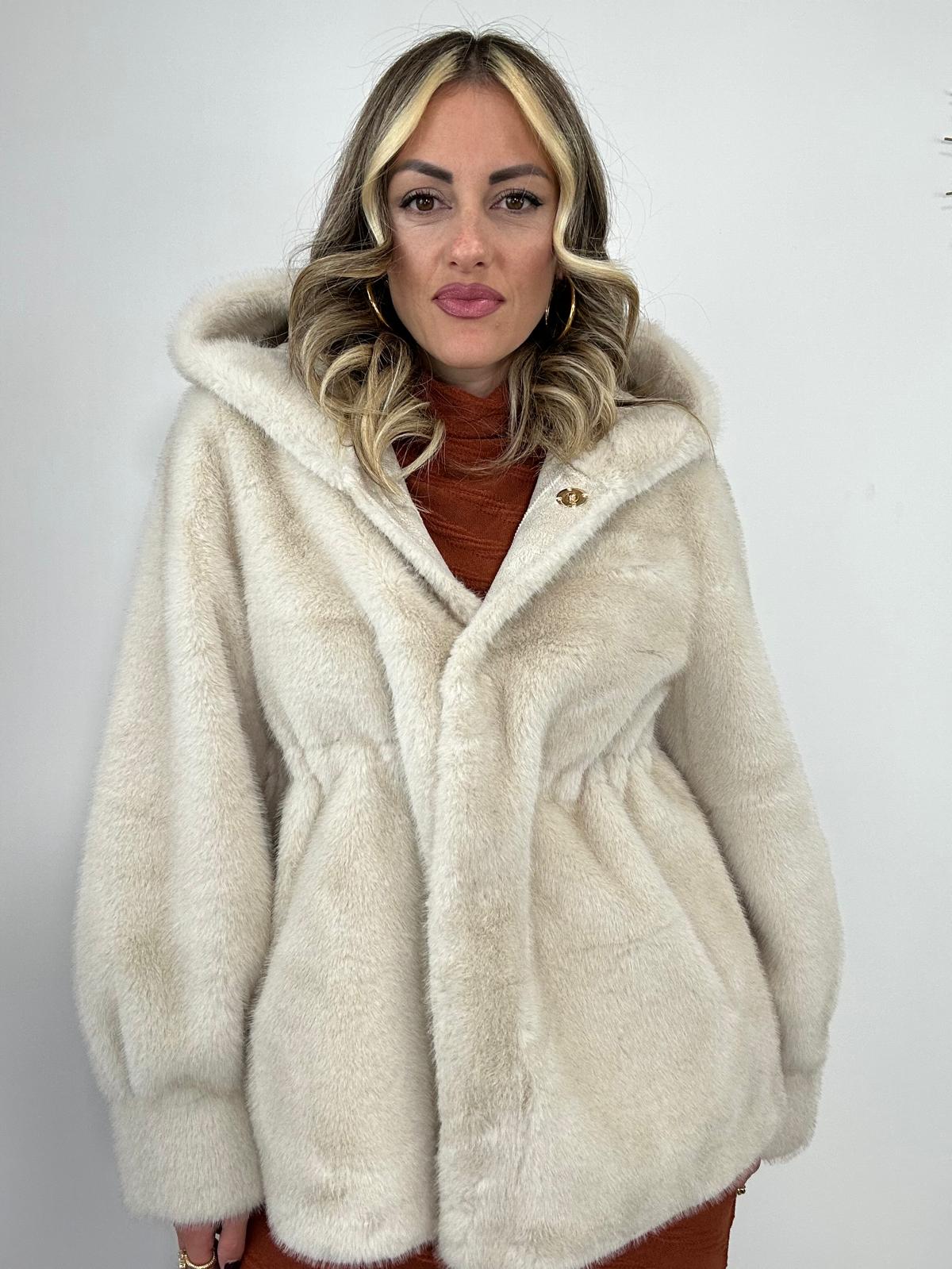 Cappotto in Eco pelliccia PJ8017 - Beige