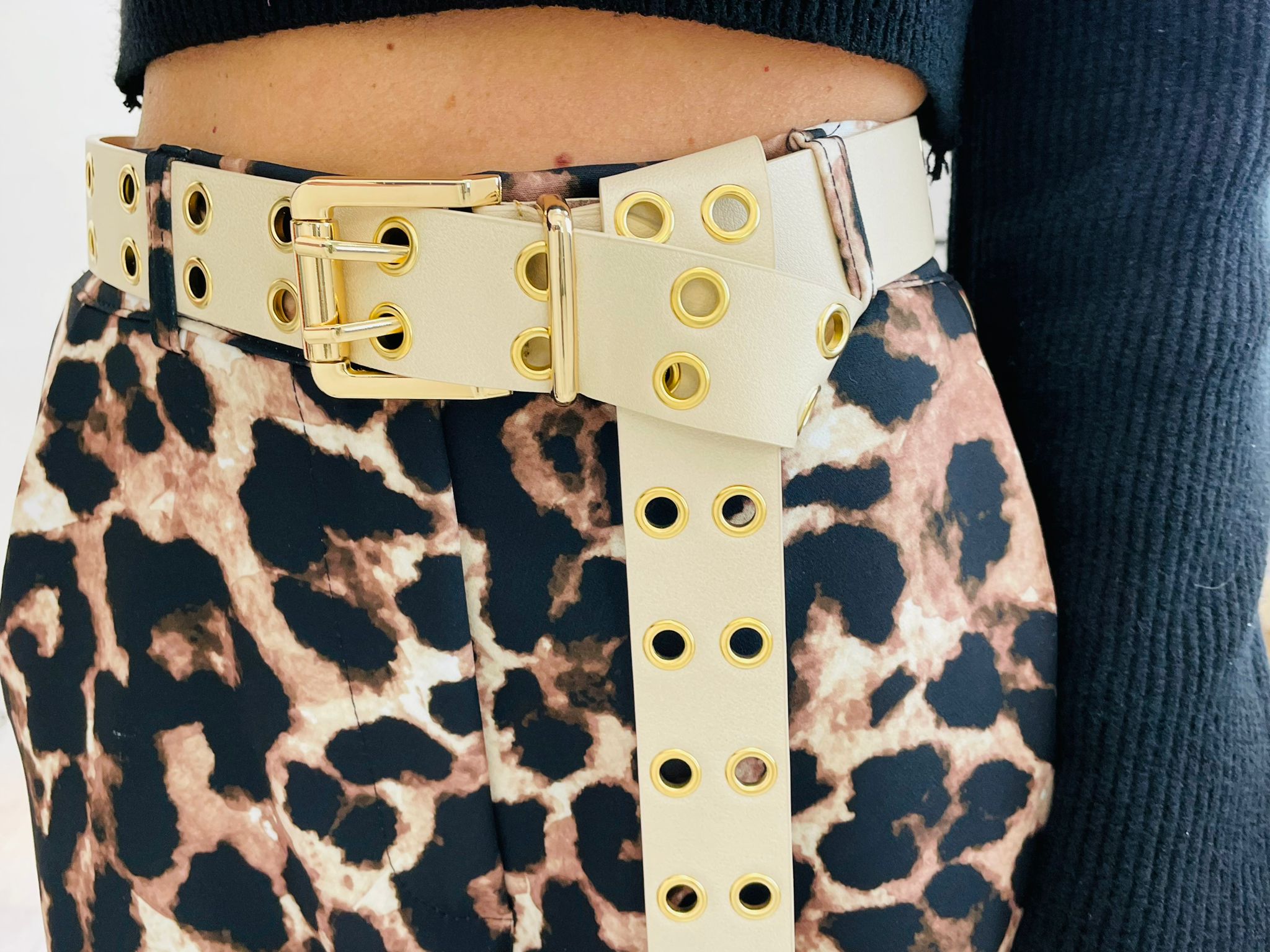 Gürtel mit doppelter Öse – Creme und Gold