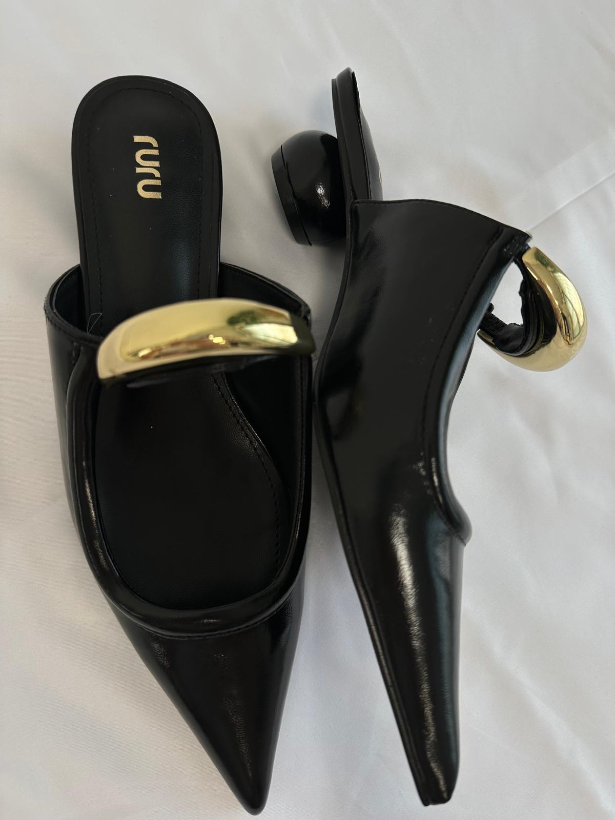 Décolleté con dettaglio oro - Nero