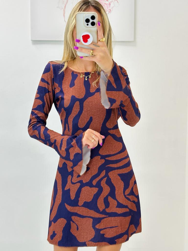 Kleid mit Glockenärmeln und Rückenausschnitt. Verschiedene Farben – FR3587