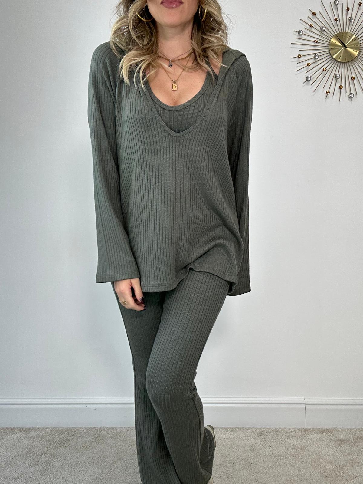 Coordinato ( Pantalone + top + maglia ) Verde