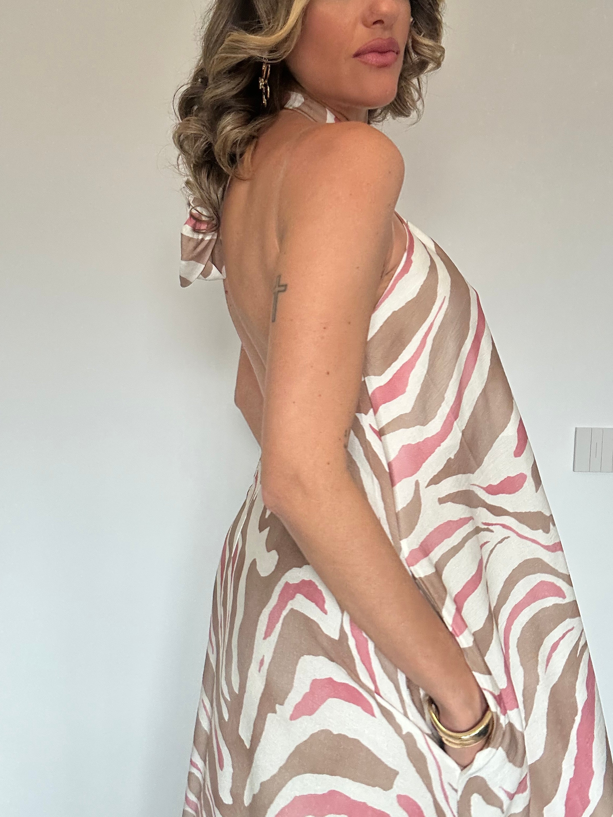 Abito Scollo Halter con dettaglio Oro - Fango e Rosa