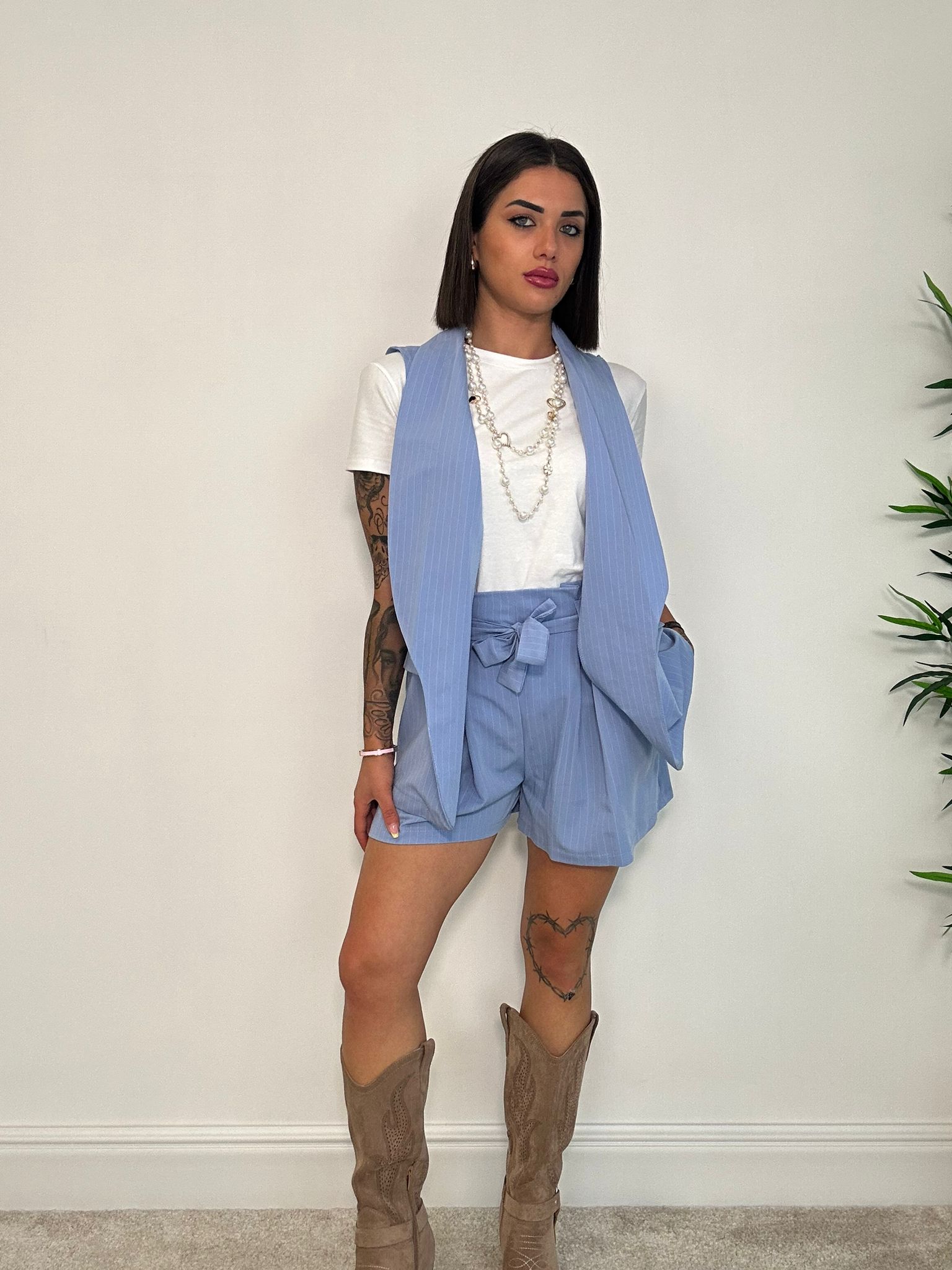 Coordinato Gessato ( Pantaloncino + Blazer smanicato ) Avio