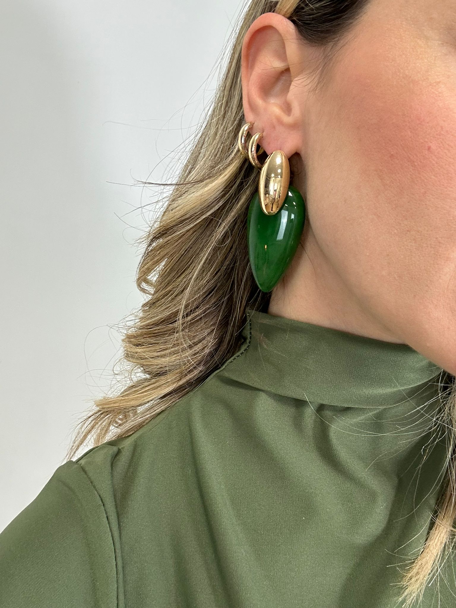 Orecchini con pietra verde