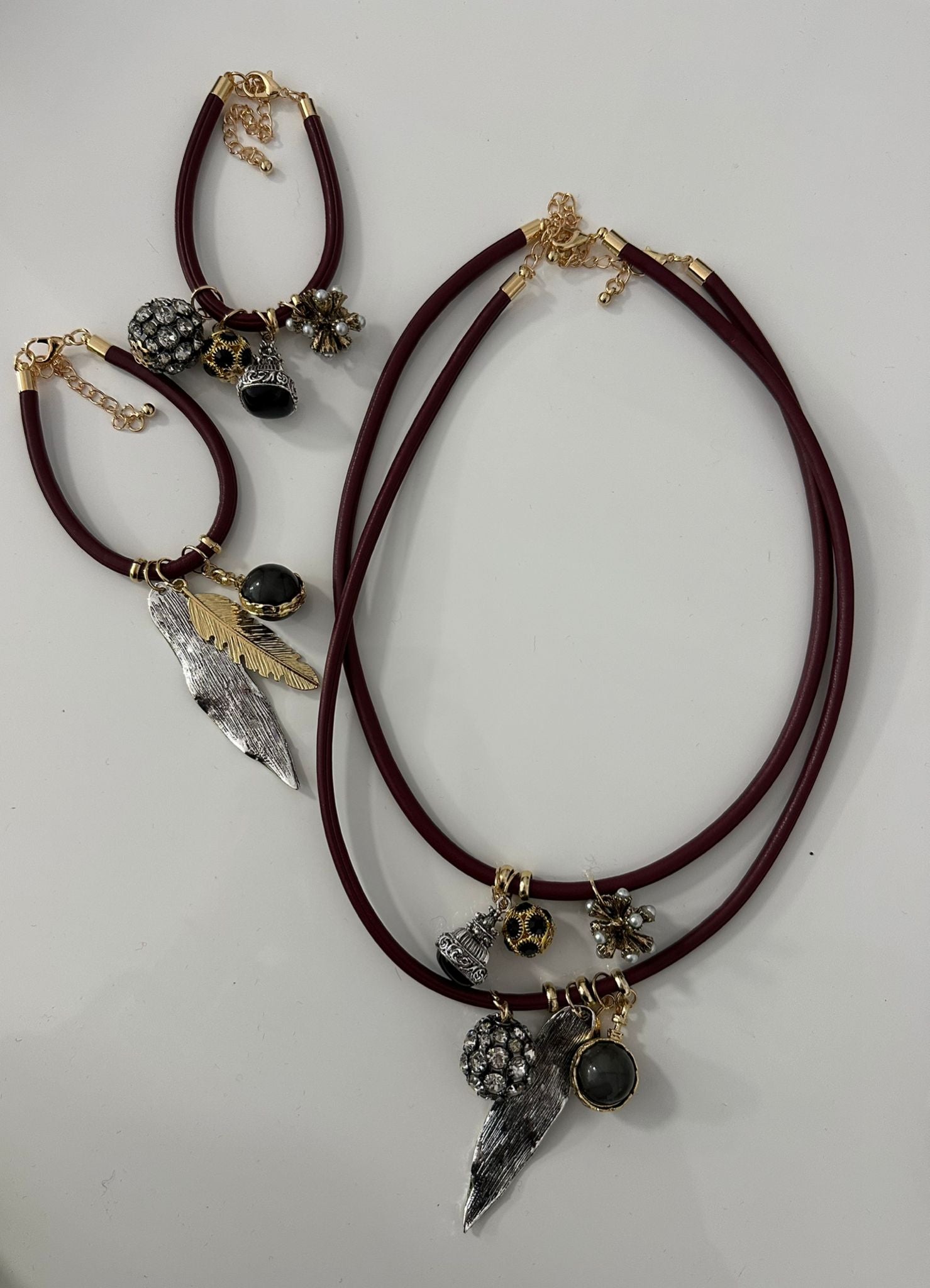 Bracciale doppio filo Bordeaux con pendenti